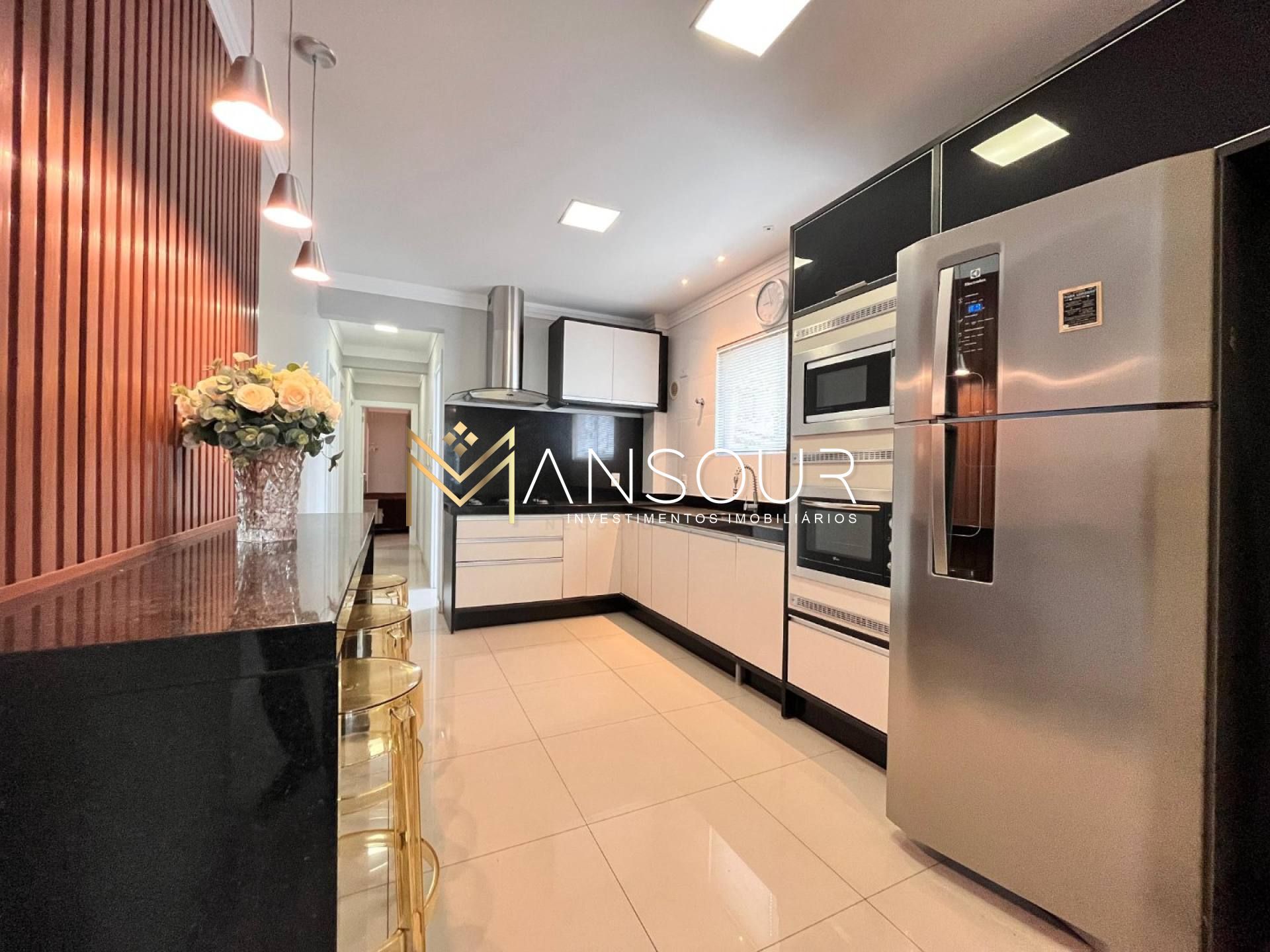 MOBILIADO E CLIMATIZADO Apartamento 03 Dormitórios sendo 02 suítes
