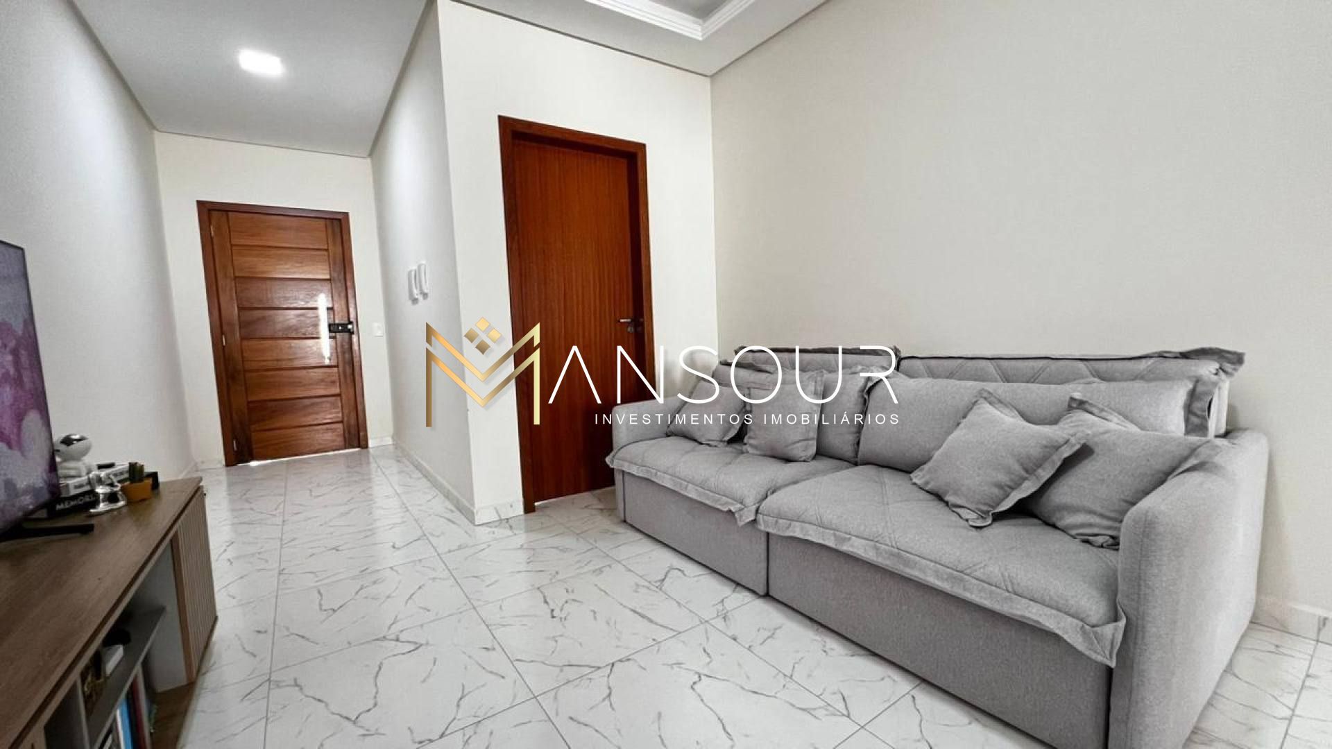 SEMI MOBILIADO Casa com 02 Dormitórios sendo 01 suíte