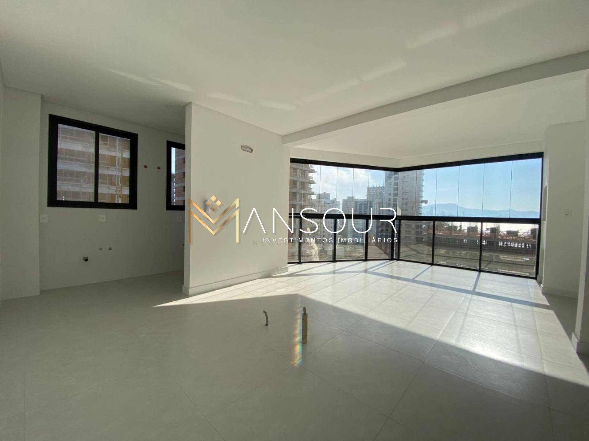 ALTA PADRÃO DE ACABAMENTO Apartamento 03 suítes
