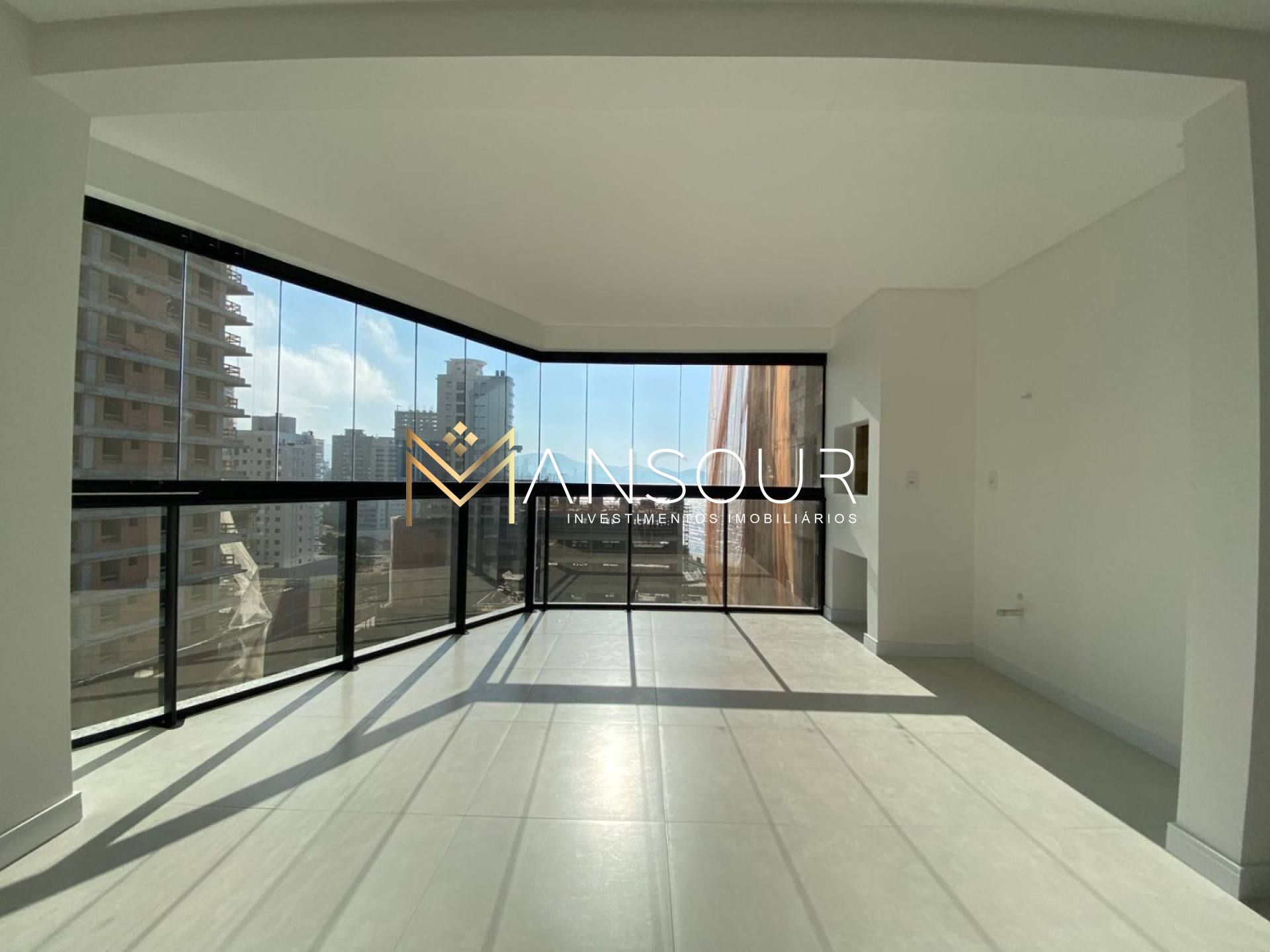 ALTA PADRÃO DE ACABAMENTO Apartamento 03 suítes