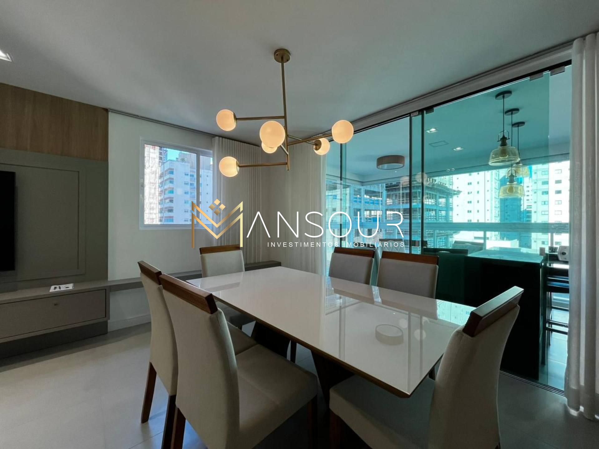 FINAMENTE MOBILIADO Apartamento 04 Dormitórios sendo 02 suítes