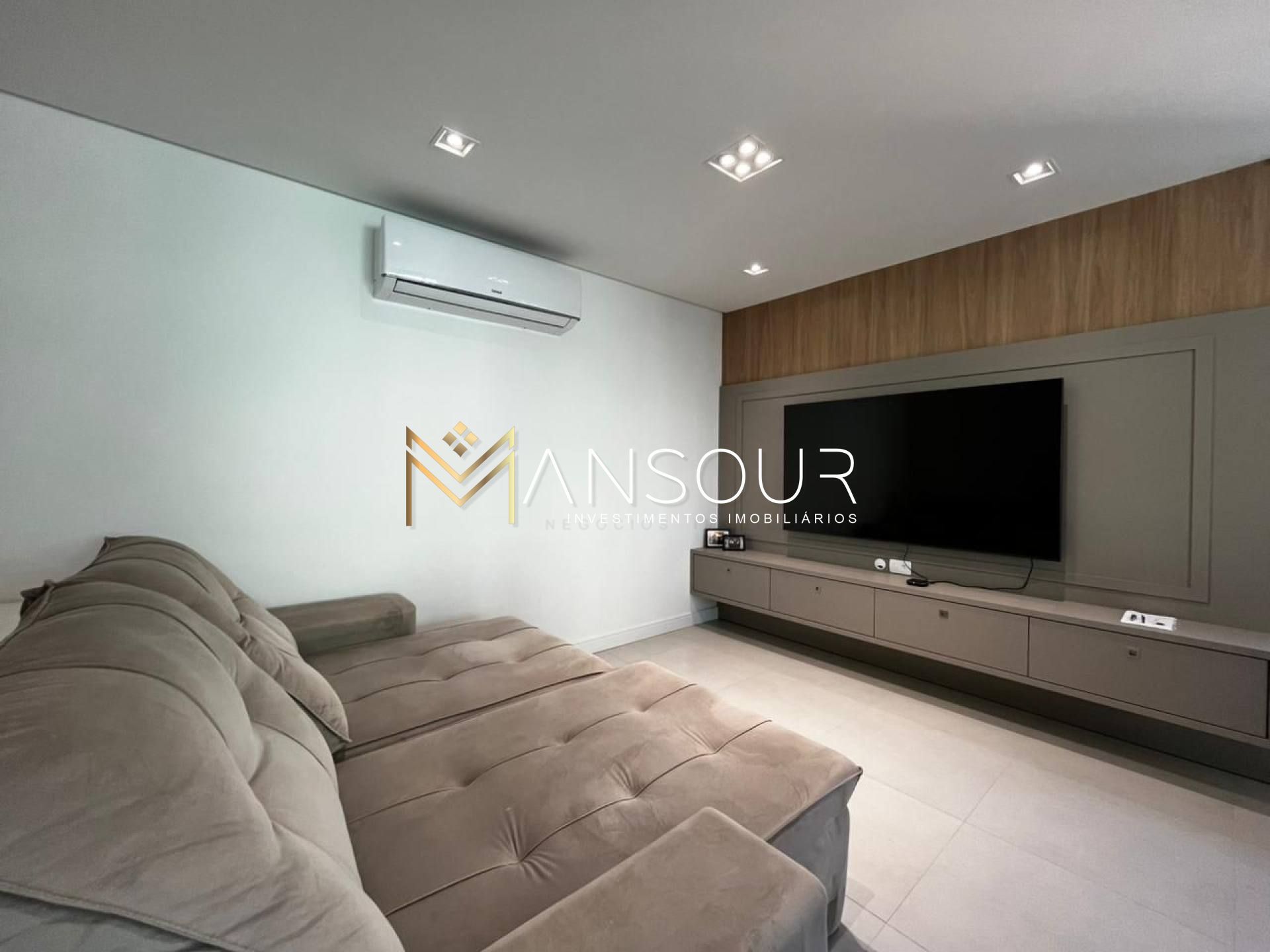 FINAMENTE MOBILIADO Apartamento 04 Dormitórios sendo 02 suítes