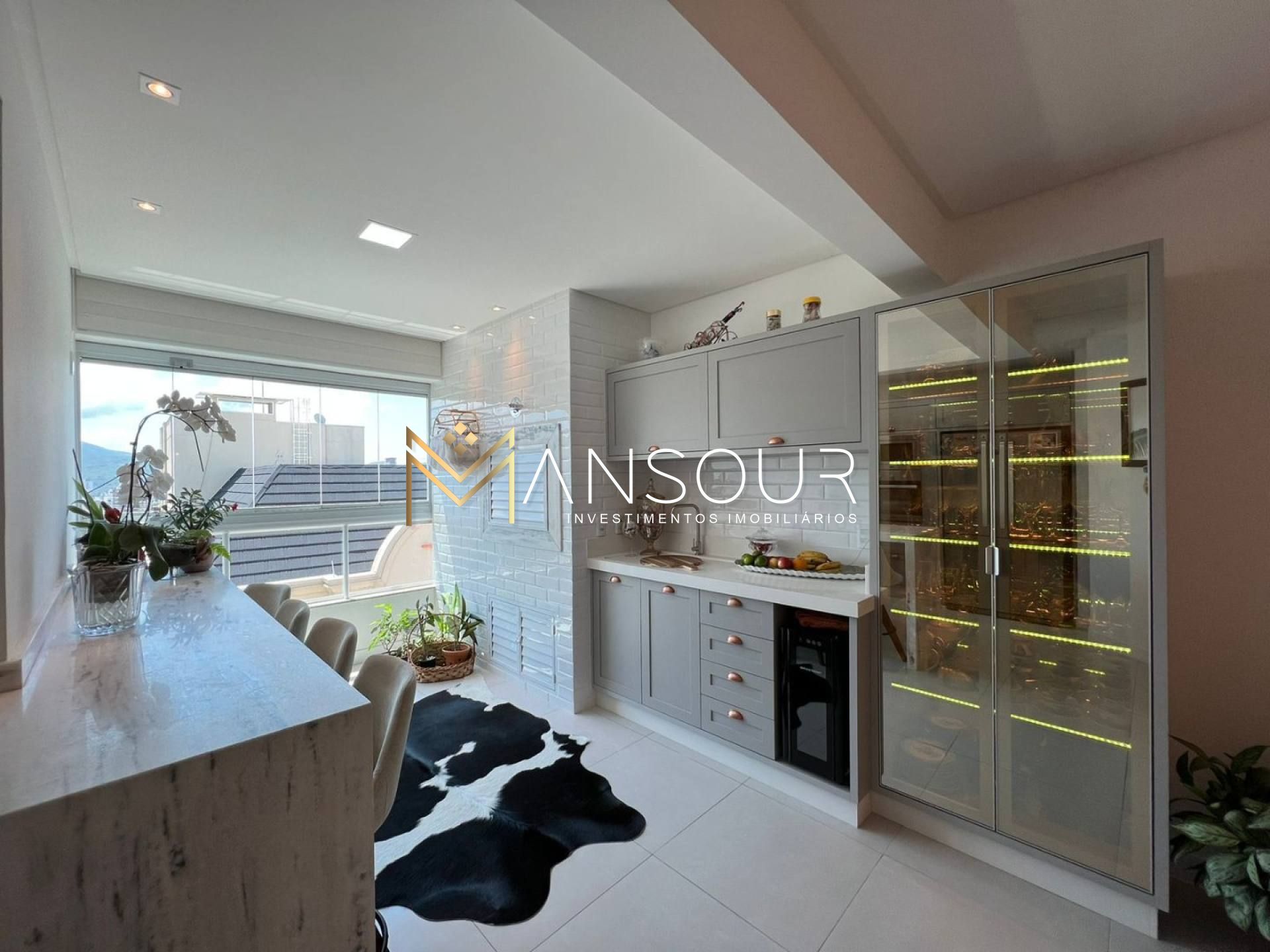 FINAMENTE MOBILIADO Apartamento 03 suítes