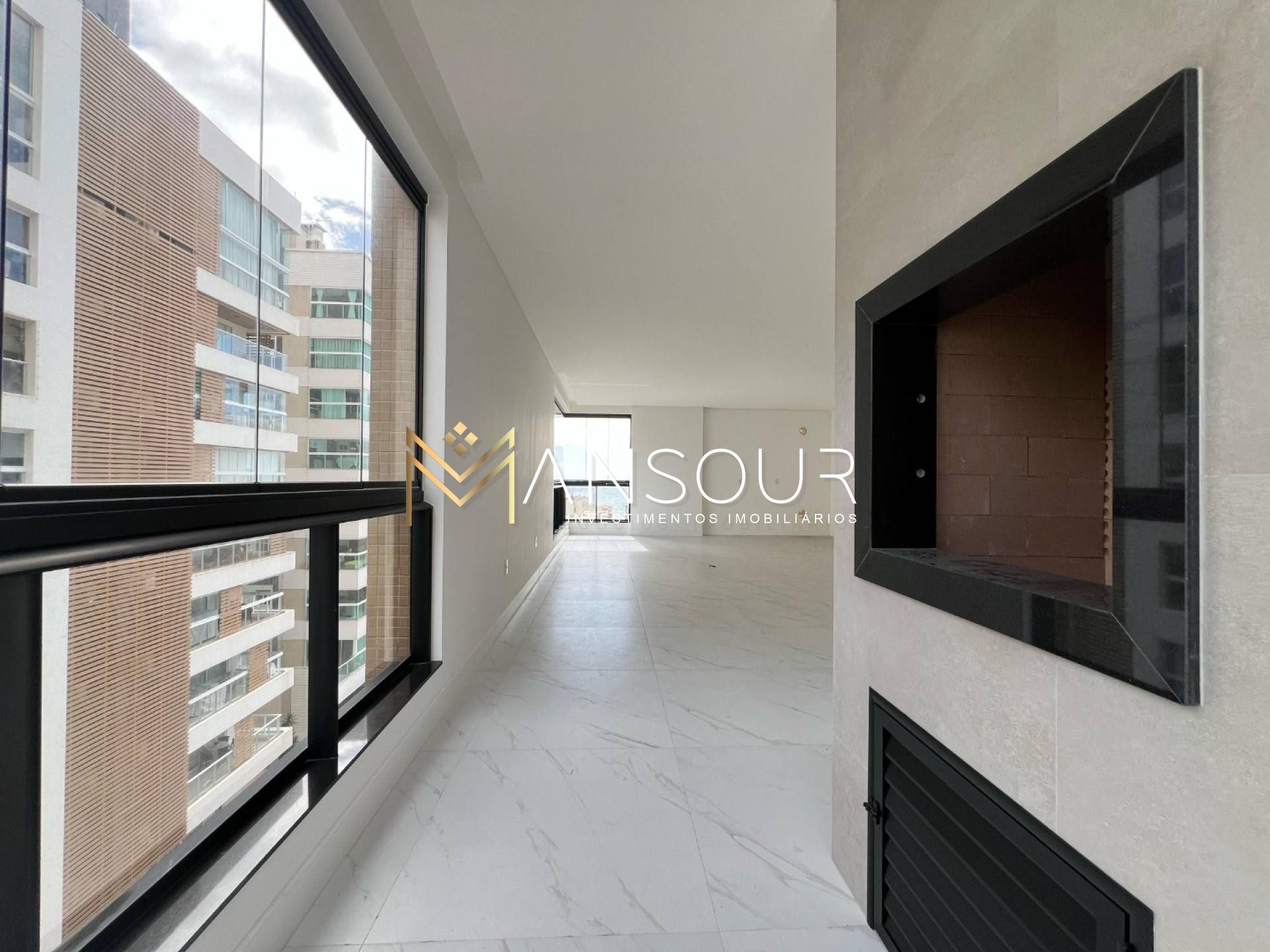 BEM LOCALIZADO Apartamento 03 suítes