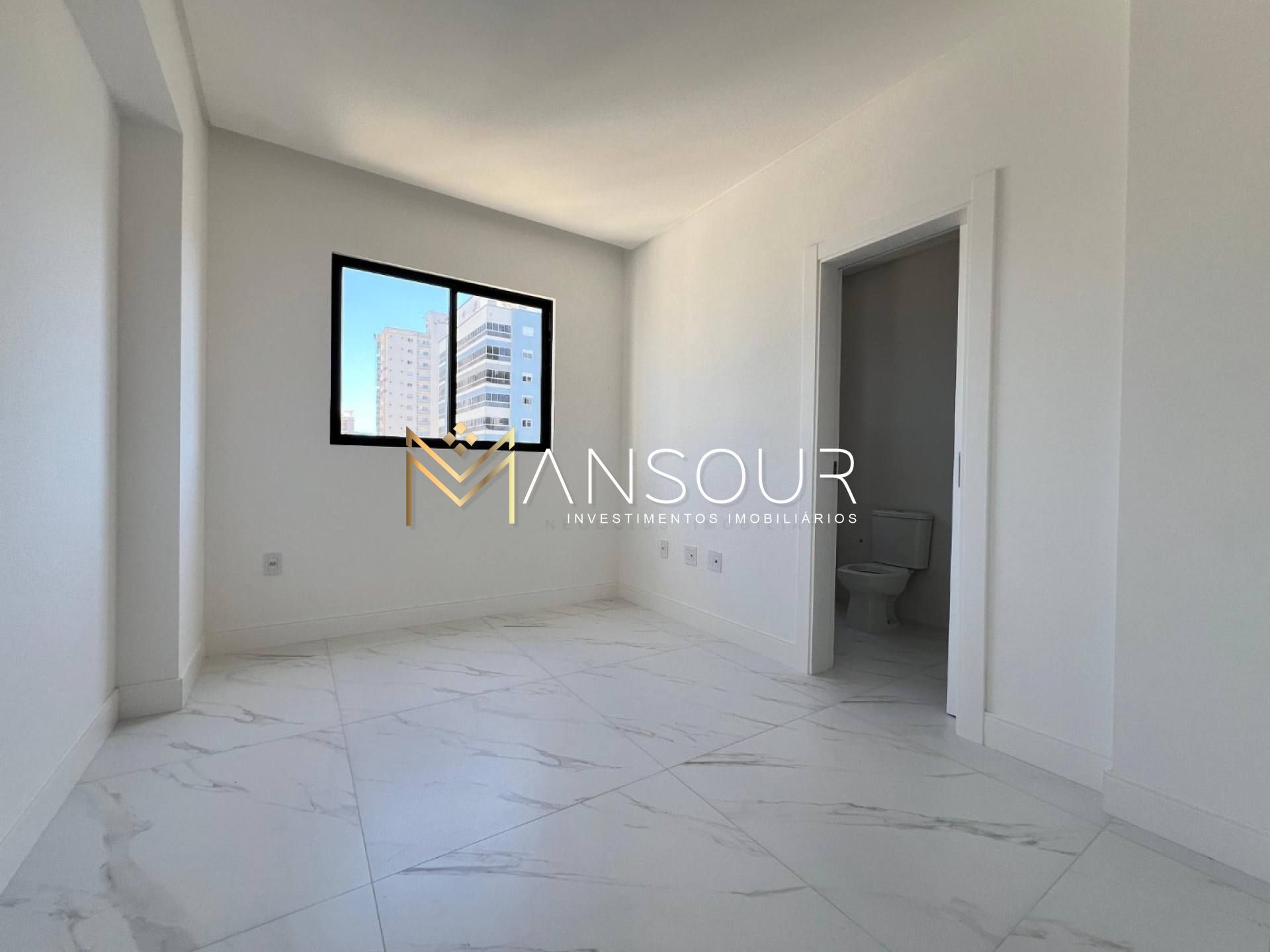 BEM LOCALIZADO Apartamento 03 suítes
