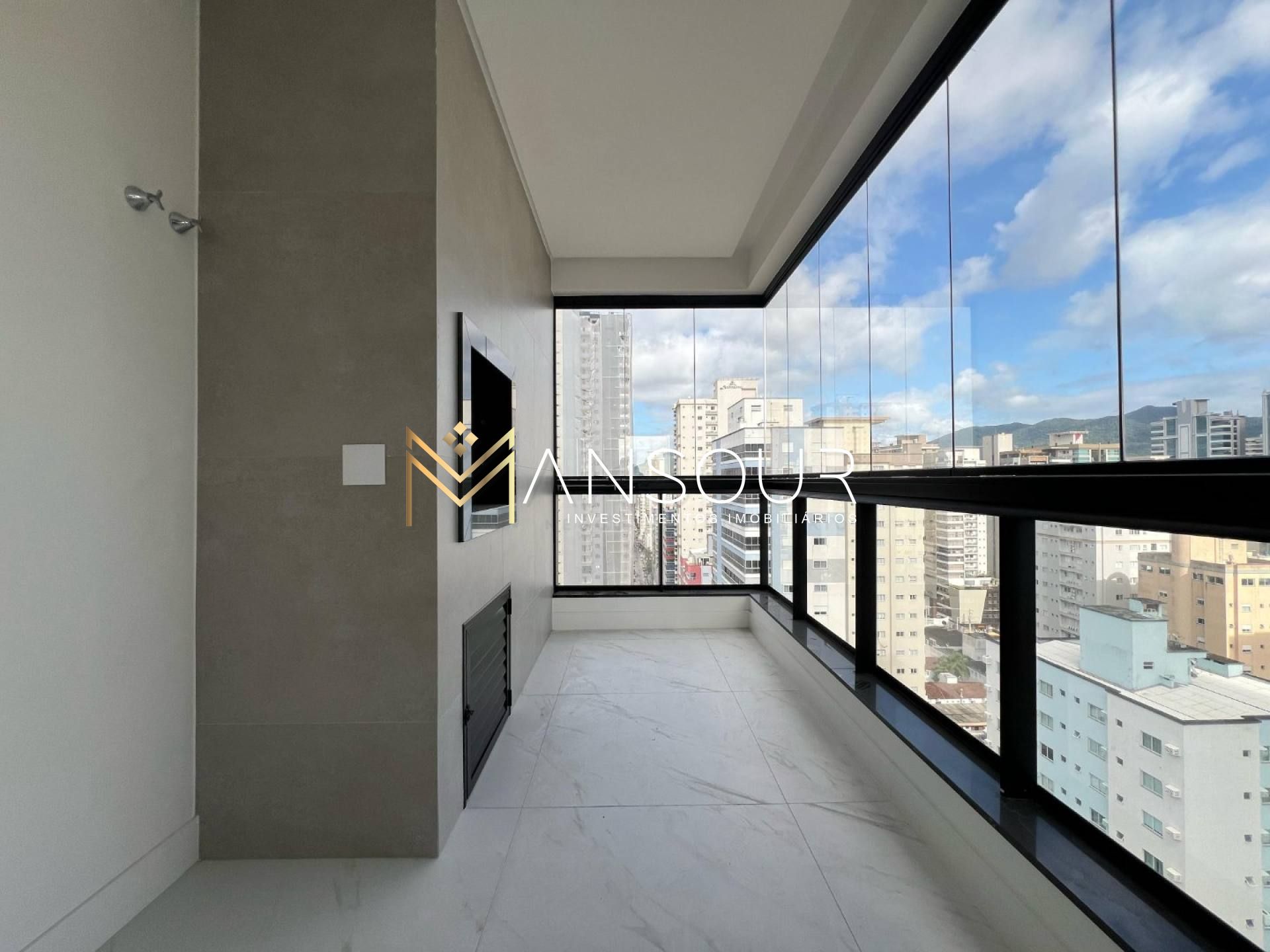 MEIA PRAIA Apartamento 03 suítes