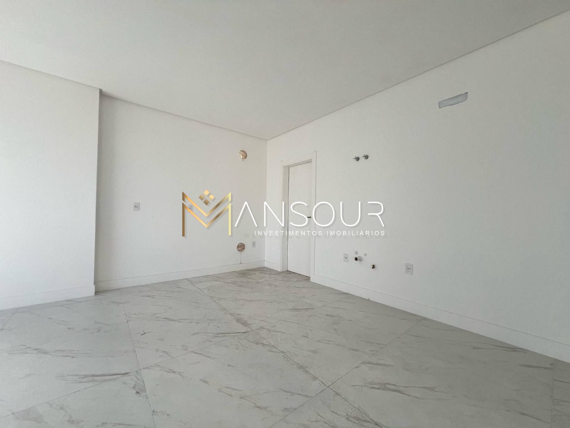 MEIA PRAIA Apartamento 03 suítes