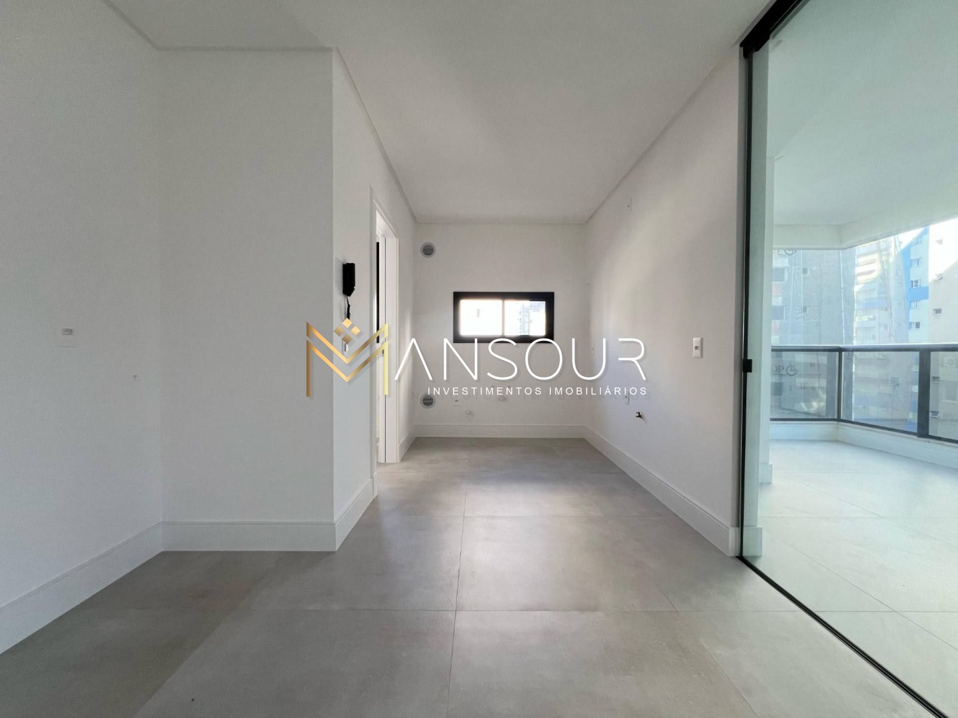 MEIA PRAIA Apartamento 03 suítes