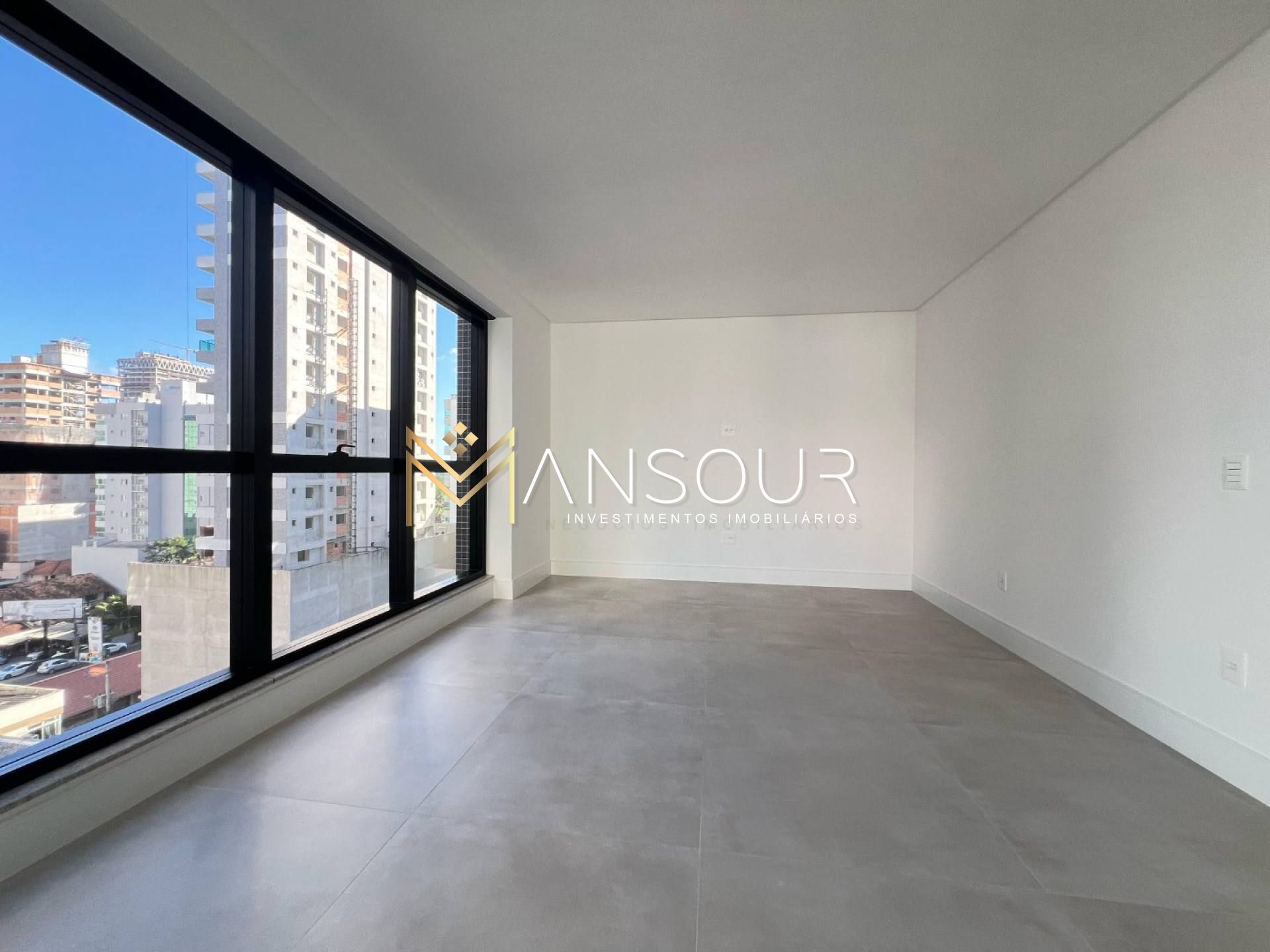 MEIA PRAIA Apartamento 03 suítes