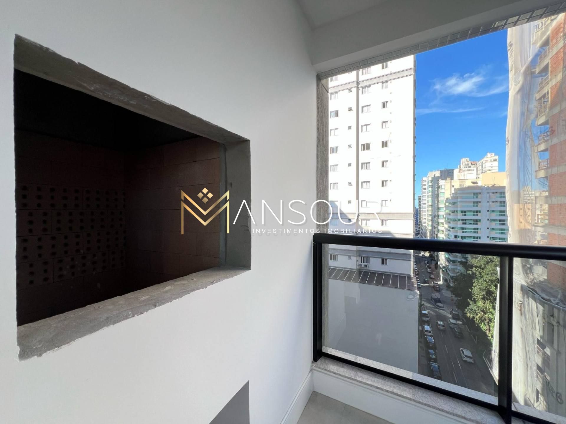 MEIA PRAIA Apartamento 03 suítes