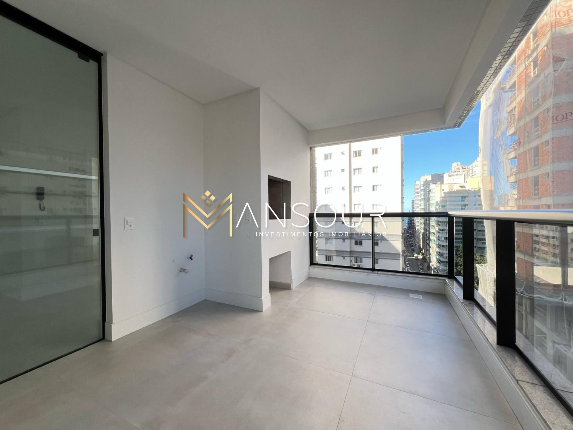 MEIA PRAIA Apartamento 03 suítes