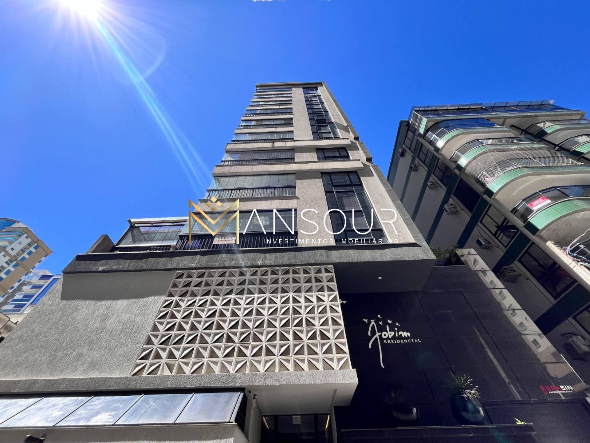Apartamento Para Vender com 03 quartos 03 suítes no bairro Meia Praia em Itapema