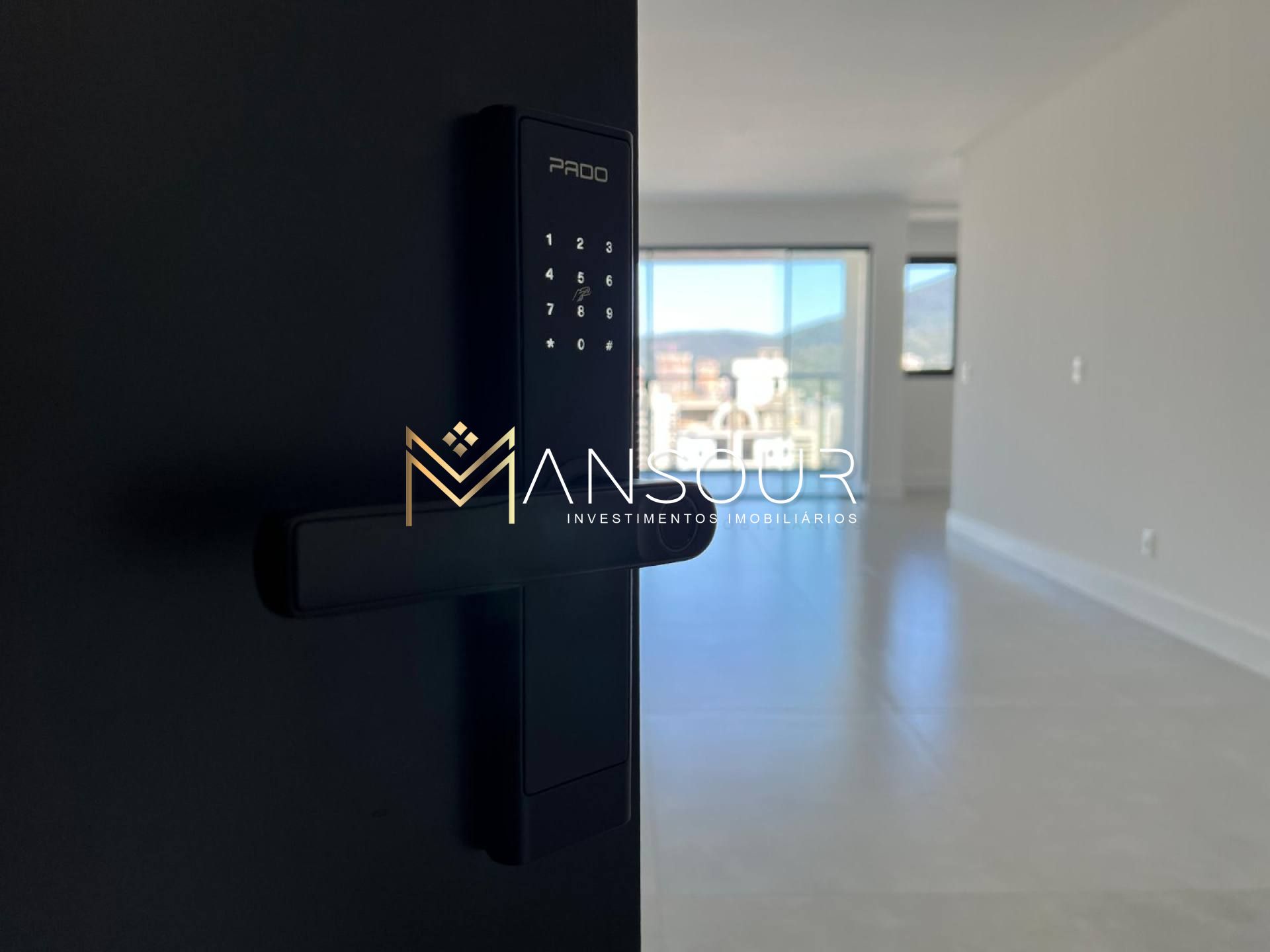 Apartamento Para Vender com 03 quartos 03 suítes no bairro Meia Praia em Itapema