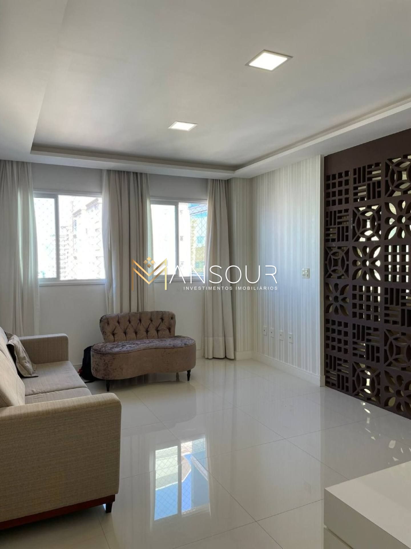 Apartamento Para Vender com 04 quartos 04 suítes no bairro Meia Praia em Itapema