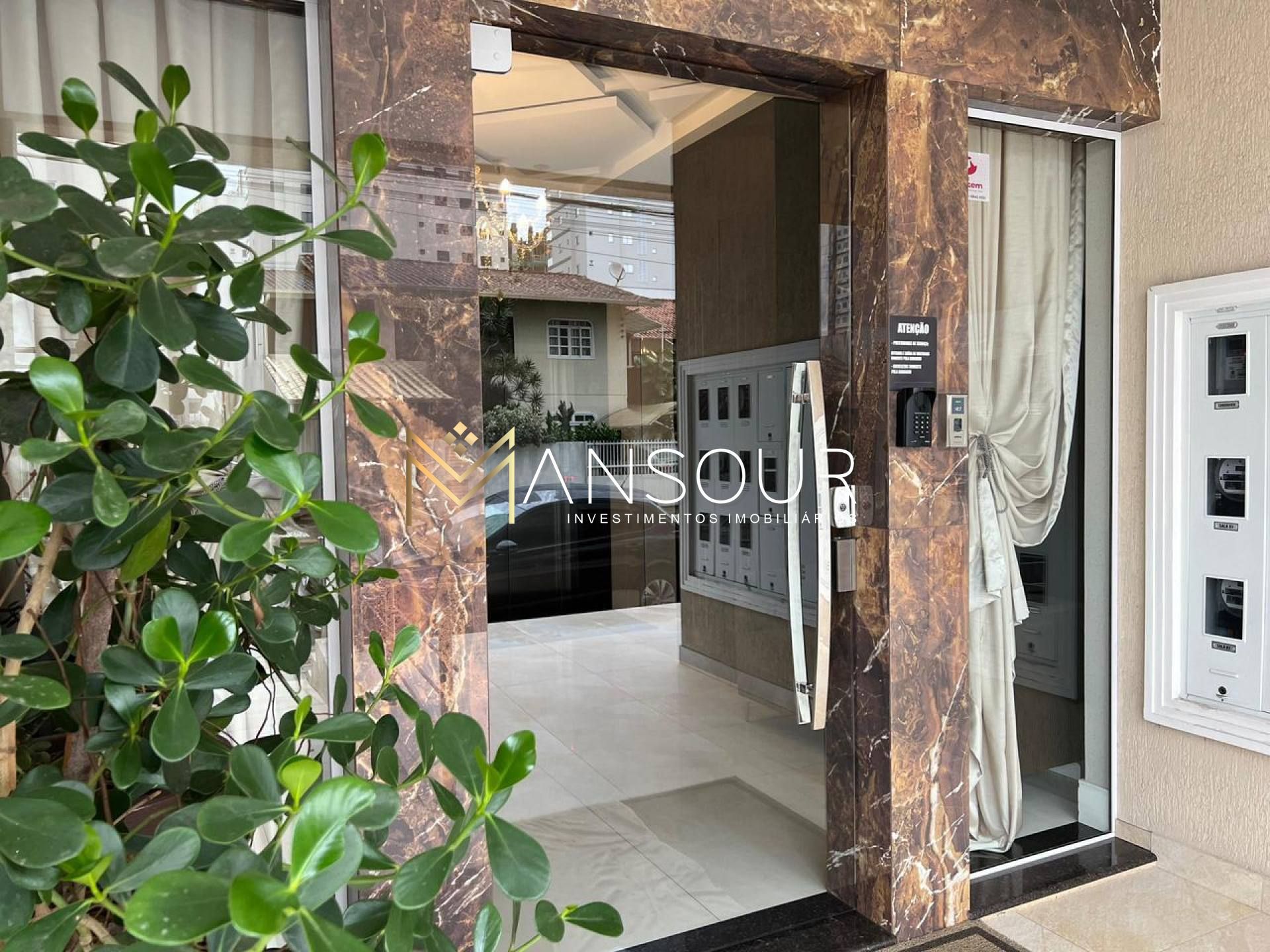 Apartamento Para Vender com 03 quartos 03 suítes no bairro Meia Praia em Itapema