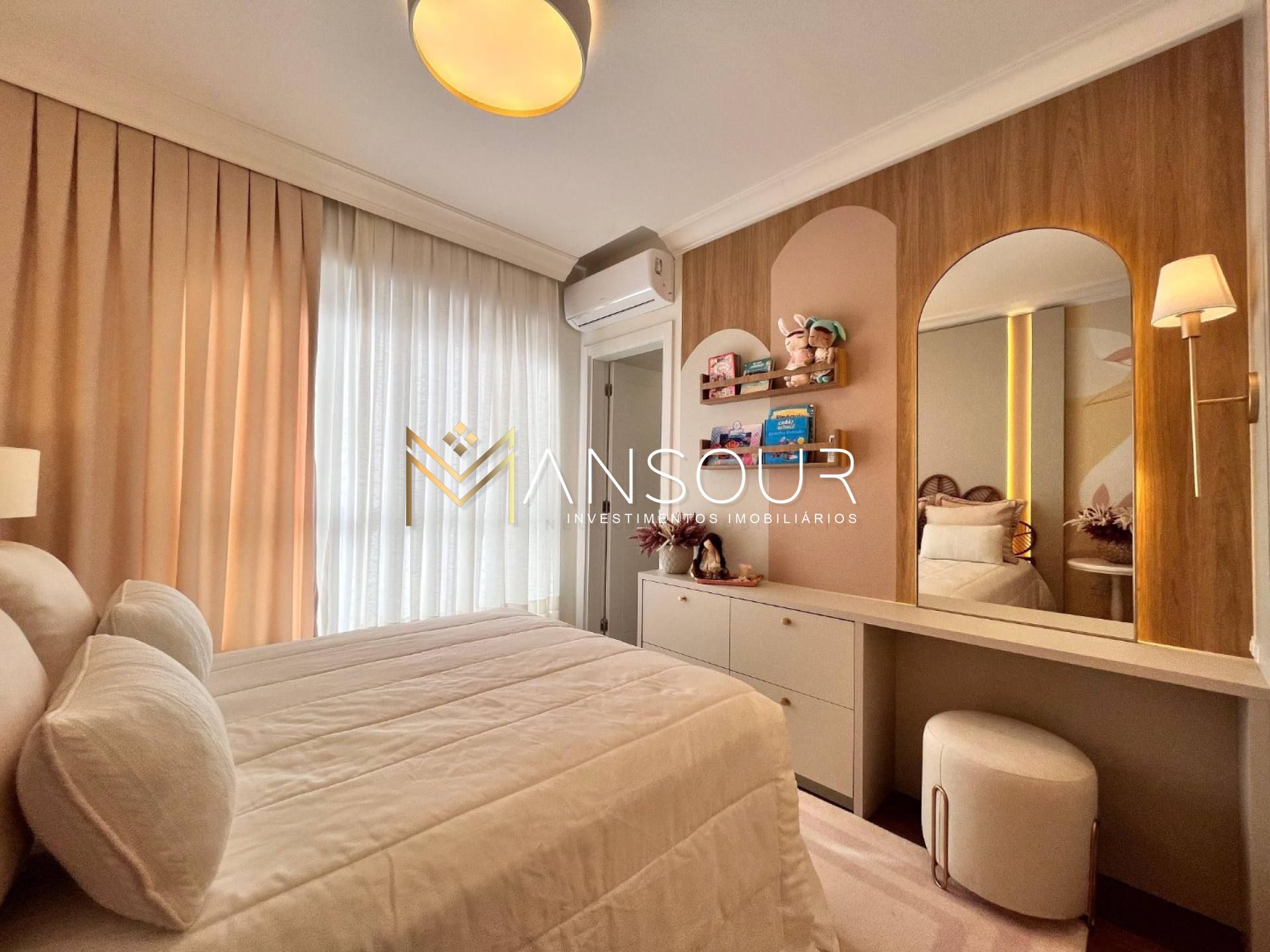 Apartamento Para Vender com 04 quartos 04 suítes no bairro Meia Praia em Itapema