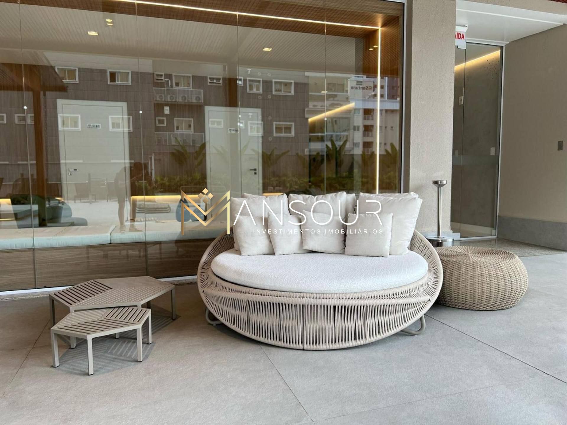 Apartamento Para Vender com 3 quartos 03 suítes no bairro Meia Praia em Itapema