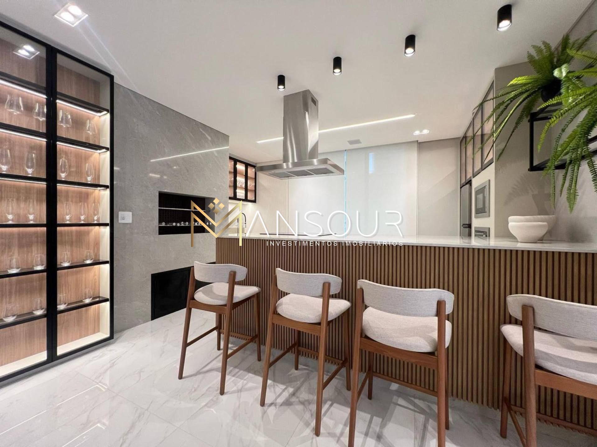 Apartamento Para Vender com 3 quartos 03 suítes no bairro Meia Praia em Itapema