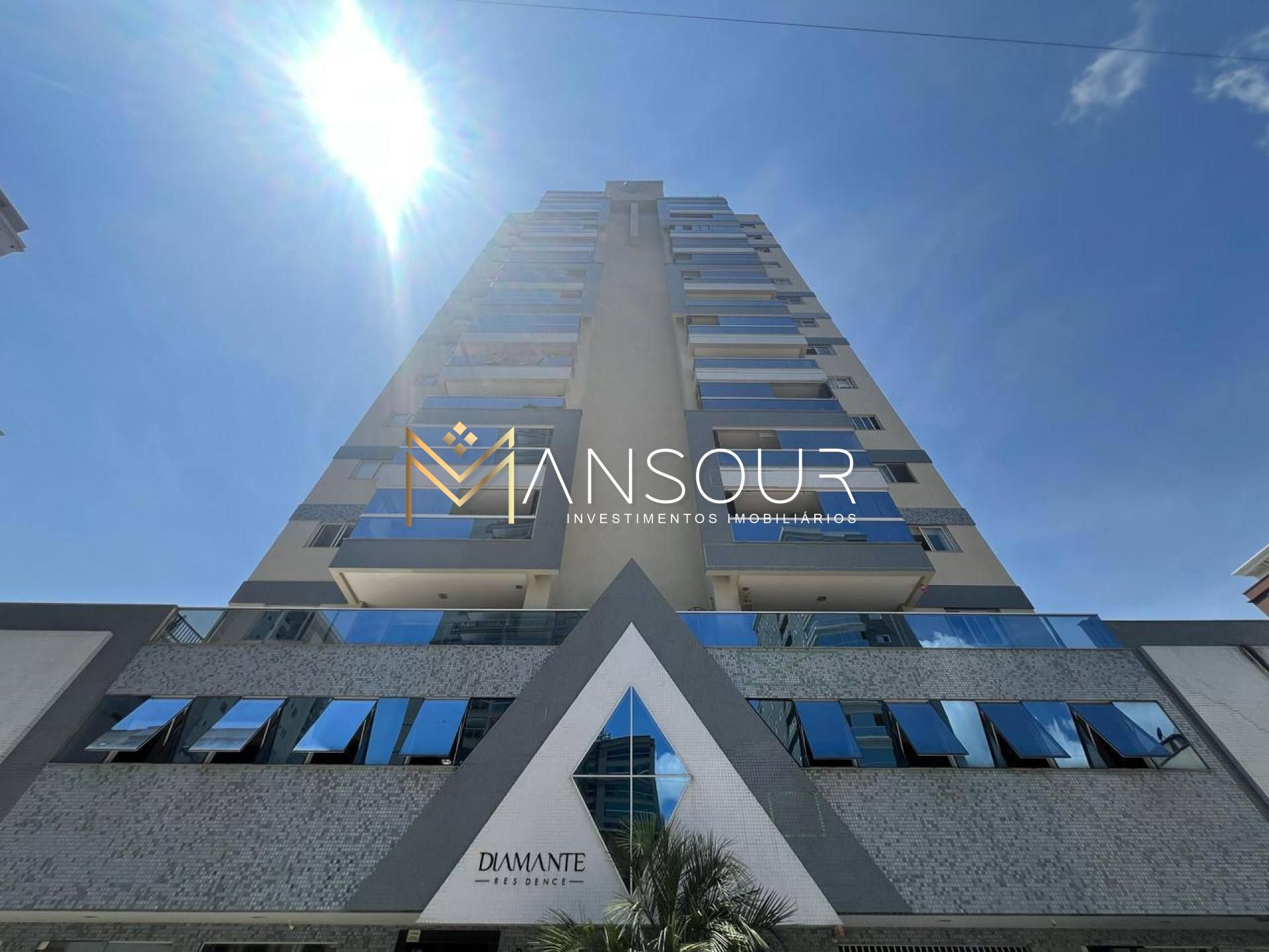 Apartamento Para Vender com 03 quartos 01 suítes no bairro Meia Praia em Itapema