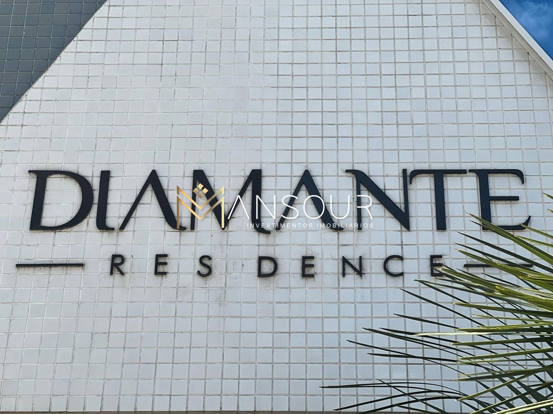 Apartamento Para Vender com 03 quartos 01 suítes no bairro Meia Praia em Itapema