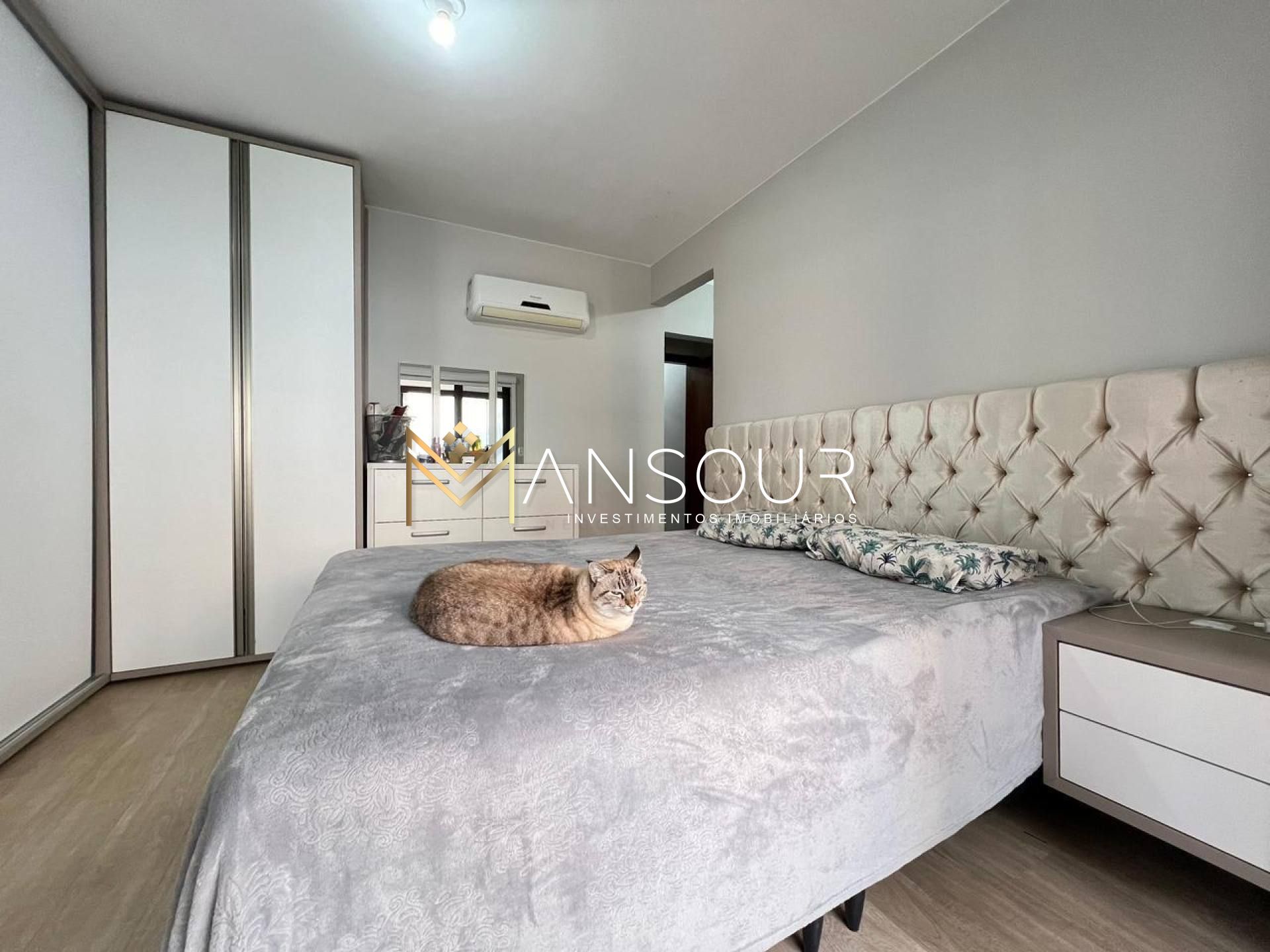 Apartamento Para Vender com 04 quartos 02 suítes no bairro Meia Praia em Itapema