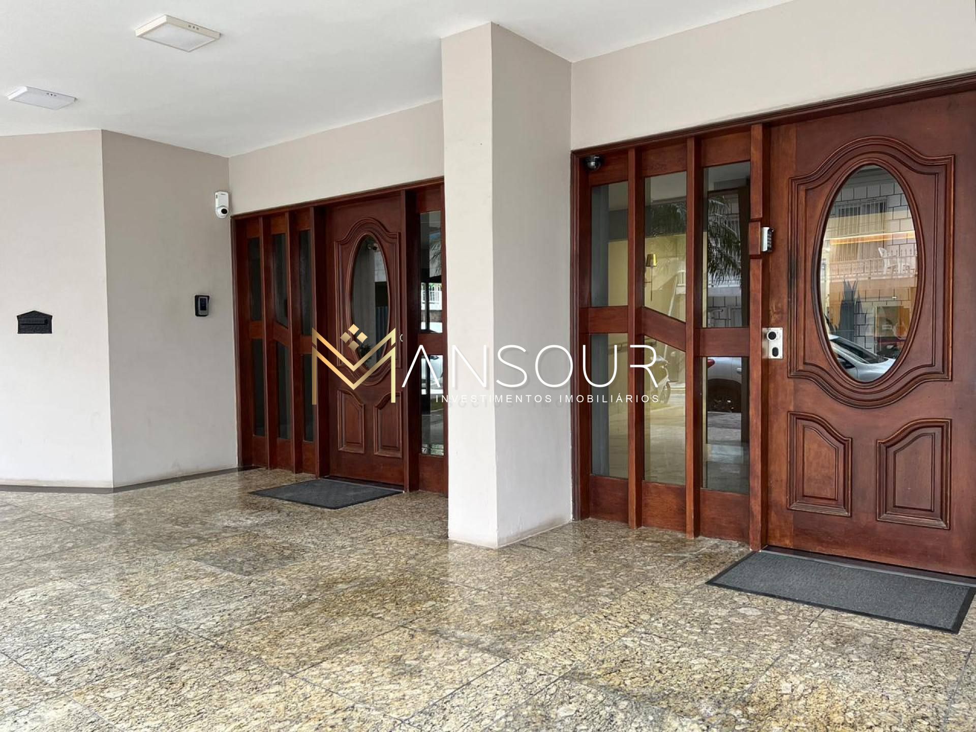 Apartamento Para Vender com 04 quartos 02 suítes no bairro Meia Praia em Itapema