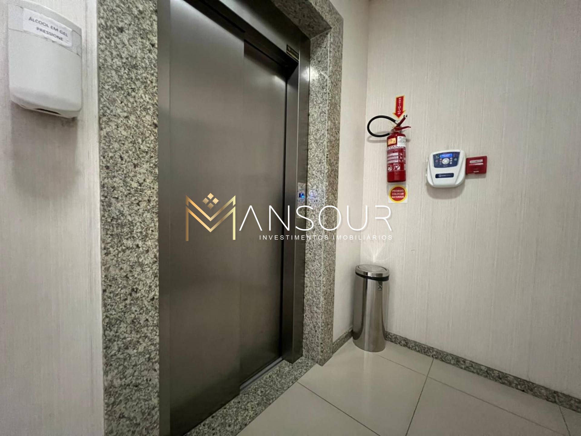 Apartamento Para Vender com 03 quartos 02 suítes no bairro Meia Praia em Itapema