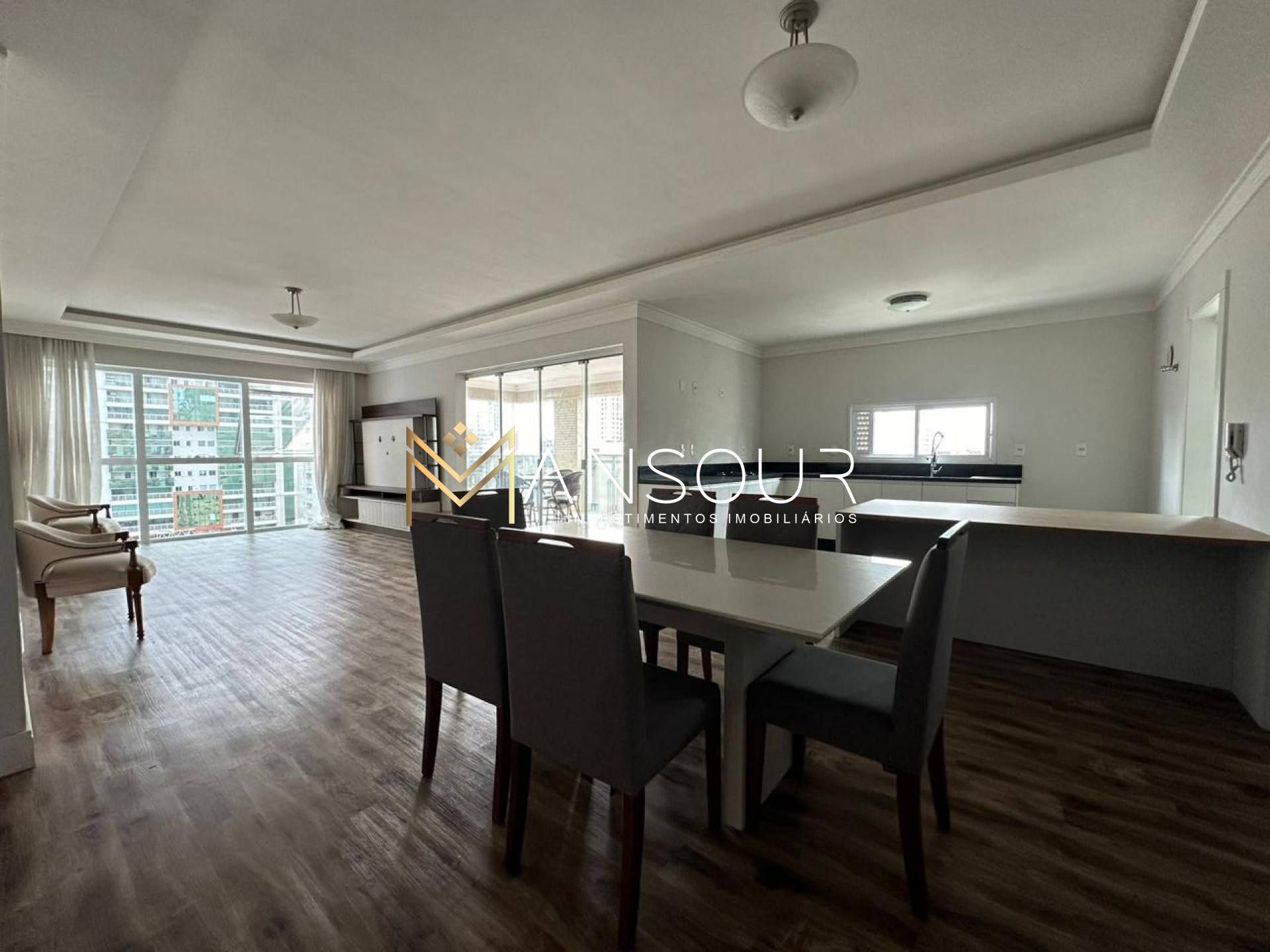 Apartamento Para Vender com 03 quartos 03 suítes no bairro Meia Praia em Itapema