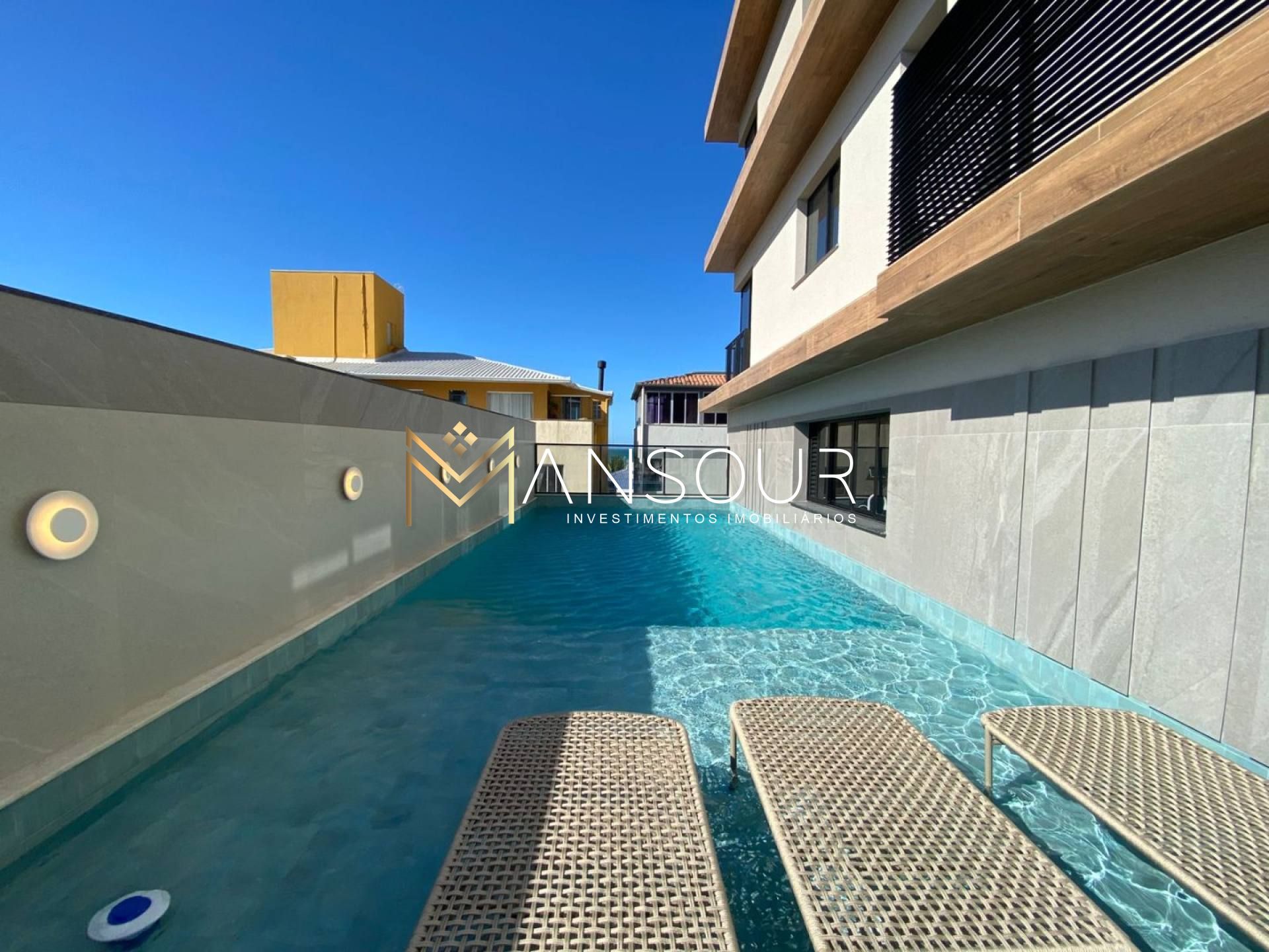 Apartamento Para Vender com 03 quartos 03 suítes no bairro Pereque em Porto Belo