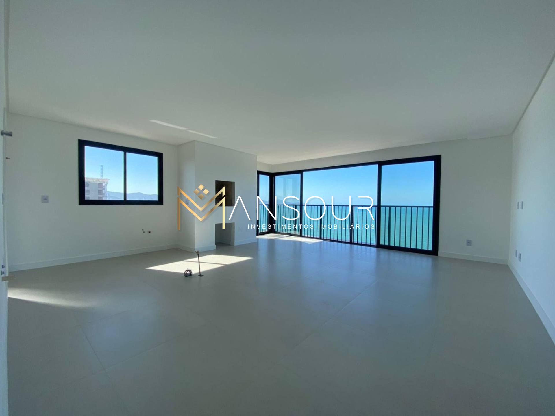 Apartamento Para Vender com 03 quartos 03 suítes no bairro Pereque em Porto Belo