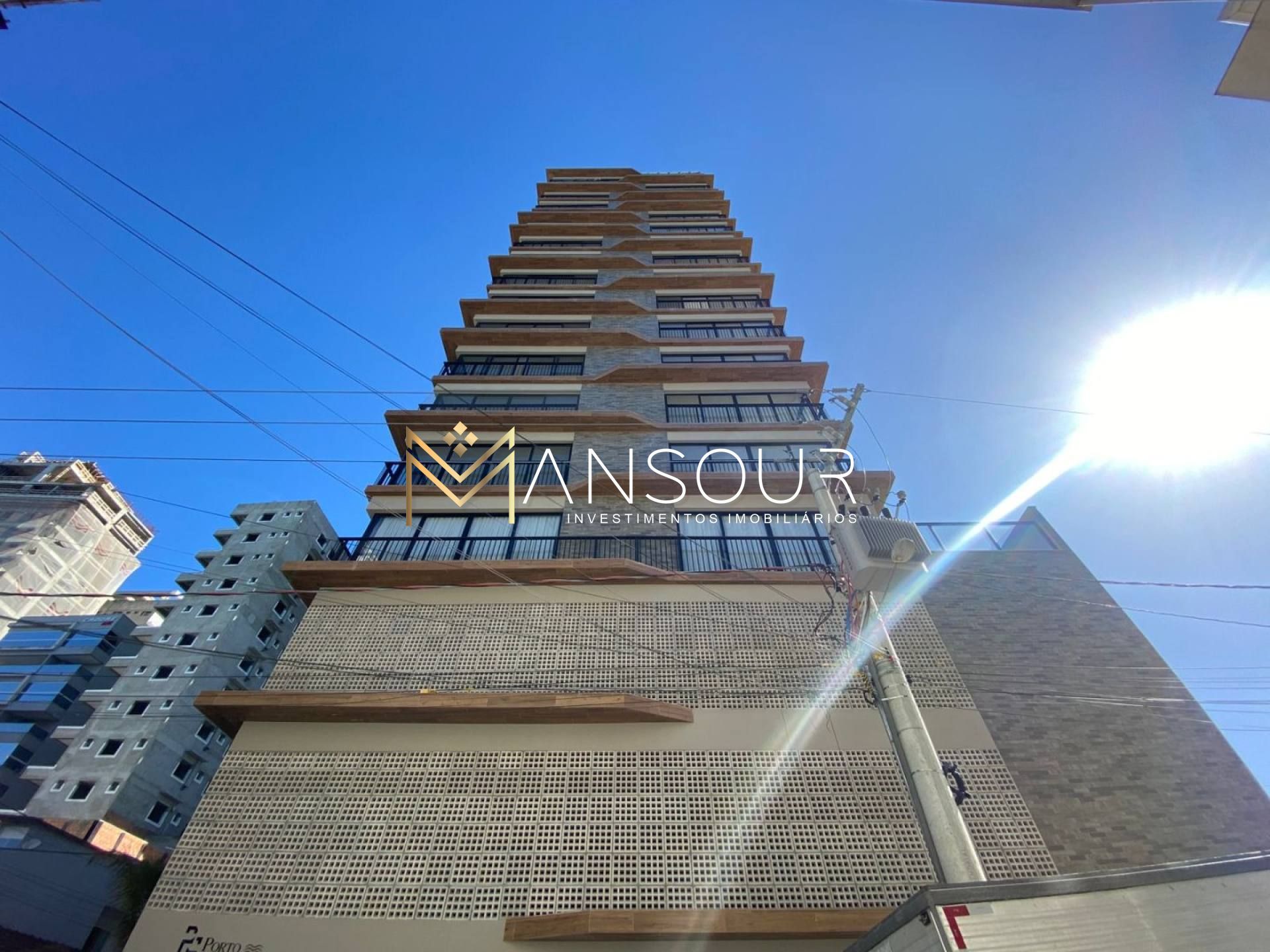 Apartamento Para Vender com 03 quartos 03 suítes no bairro Pereque em Porto Belo