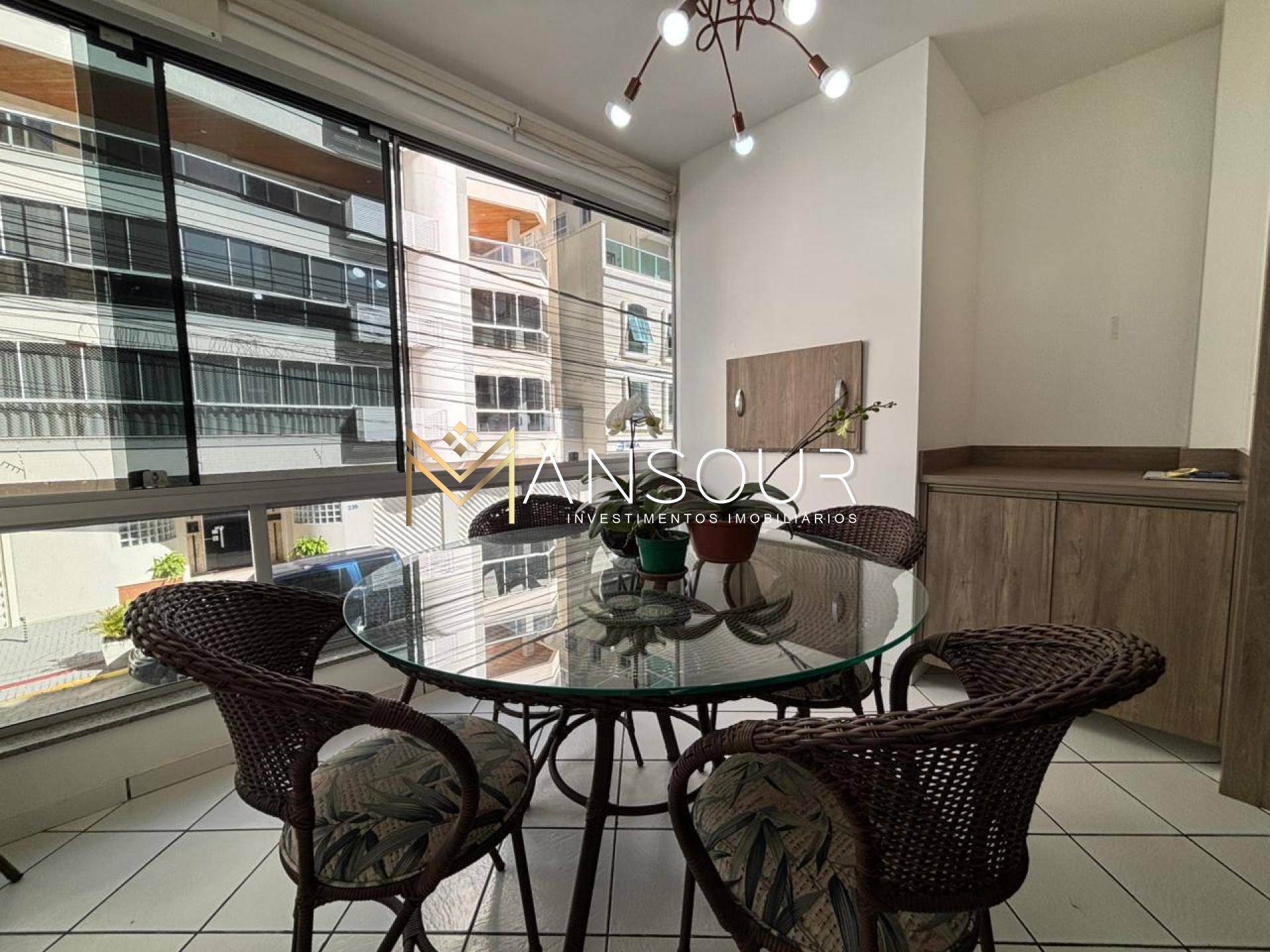 Apartamento Para Vender com 04 quartos 01 suítes no bairro Meia Praia em Itapema