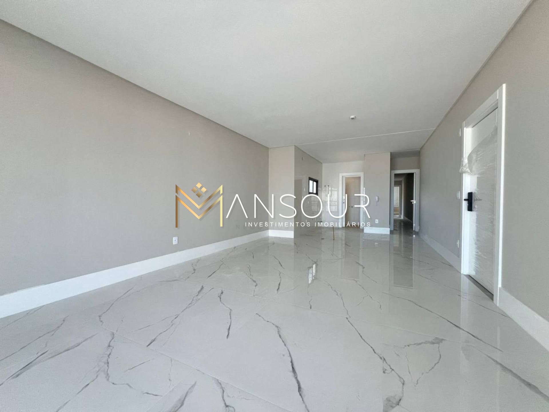 Apartamento Para Vender com 03 quartos 03 suítes no bairro Centro em Itapema