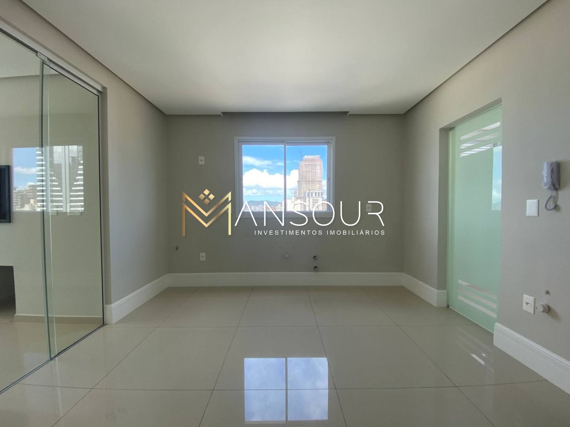 Apartamento Para Vender com 03 quartos 03 suítes no bairro Meia Praia em Itapema