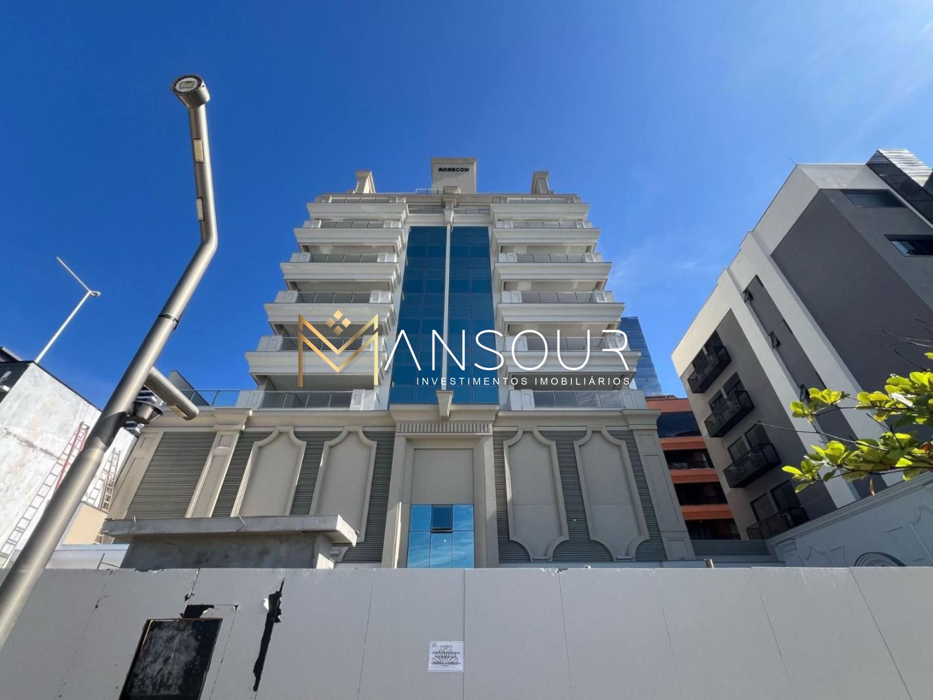 Apartamento Para Vender com 03 quartos 03 suítes no bairro Meia Praia em Itapema