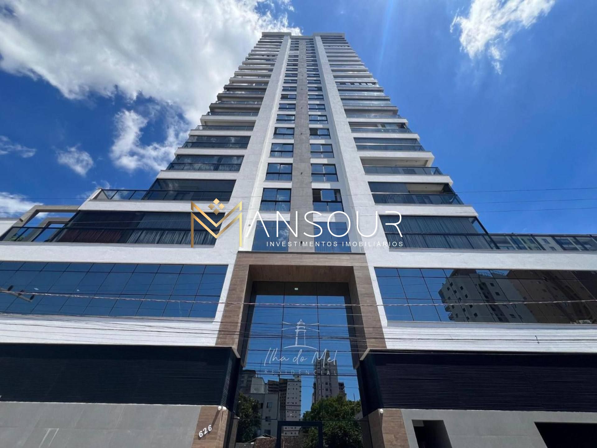 Apartamento Para Vender com 03 quartos 03 suítes no bairro Meia Praia em Itapema
