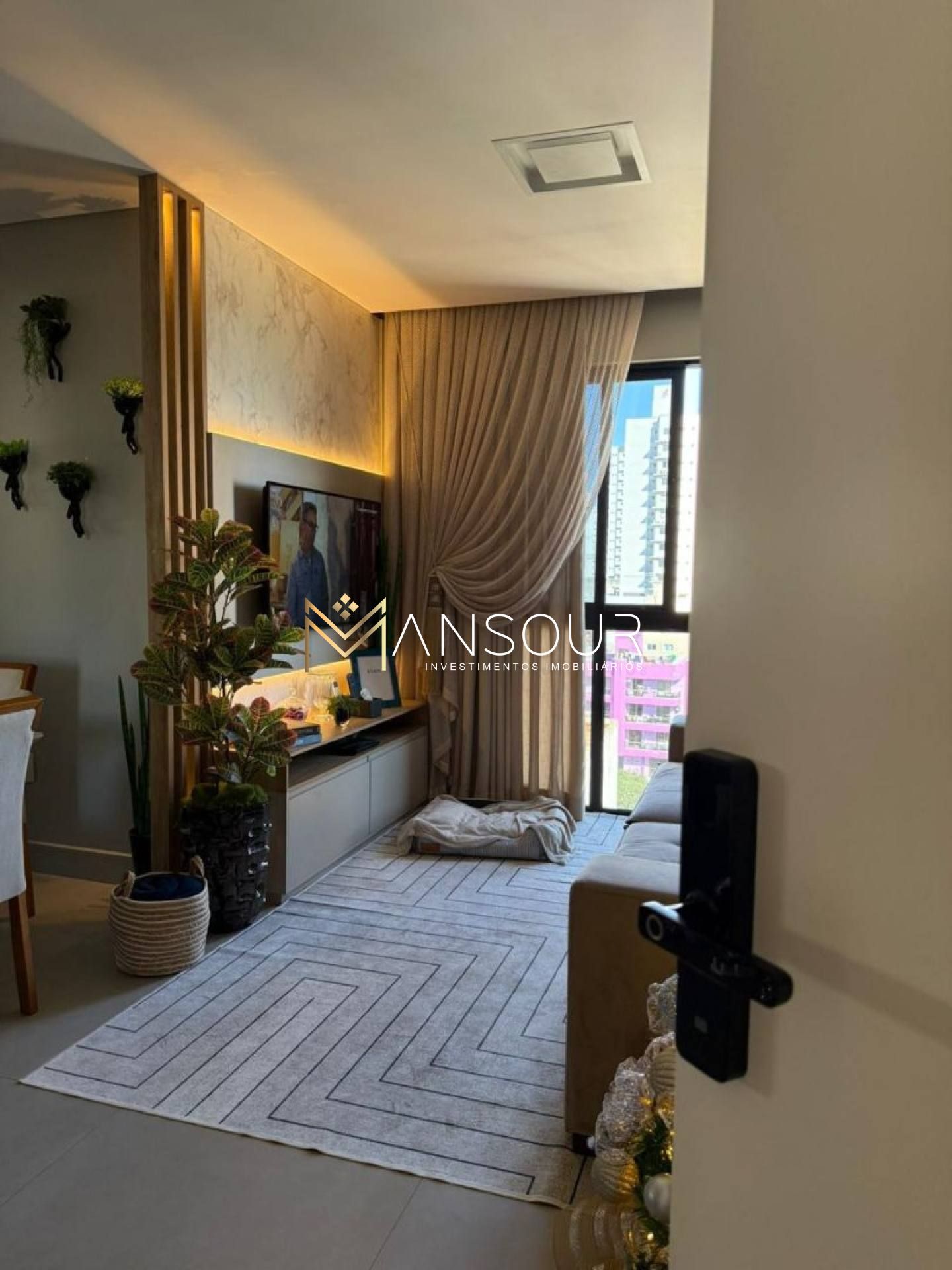 Apartamento Para Vender com 03 quartos 03 suítes no bairro Meia Praia em Itapema