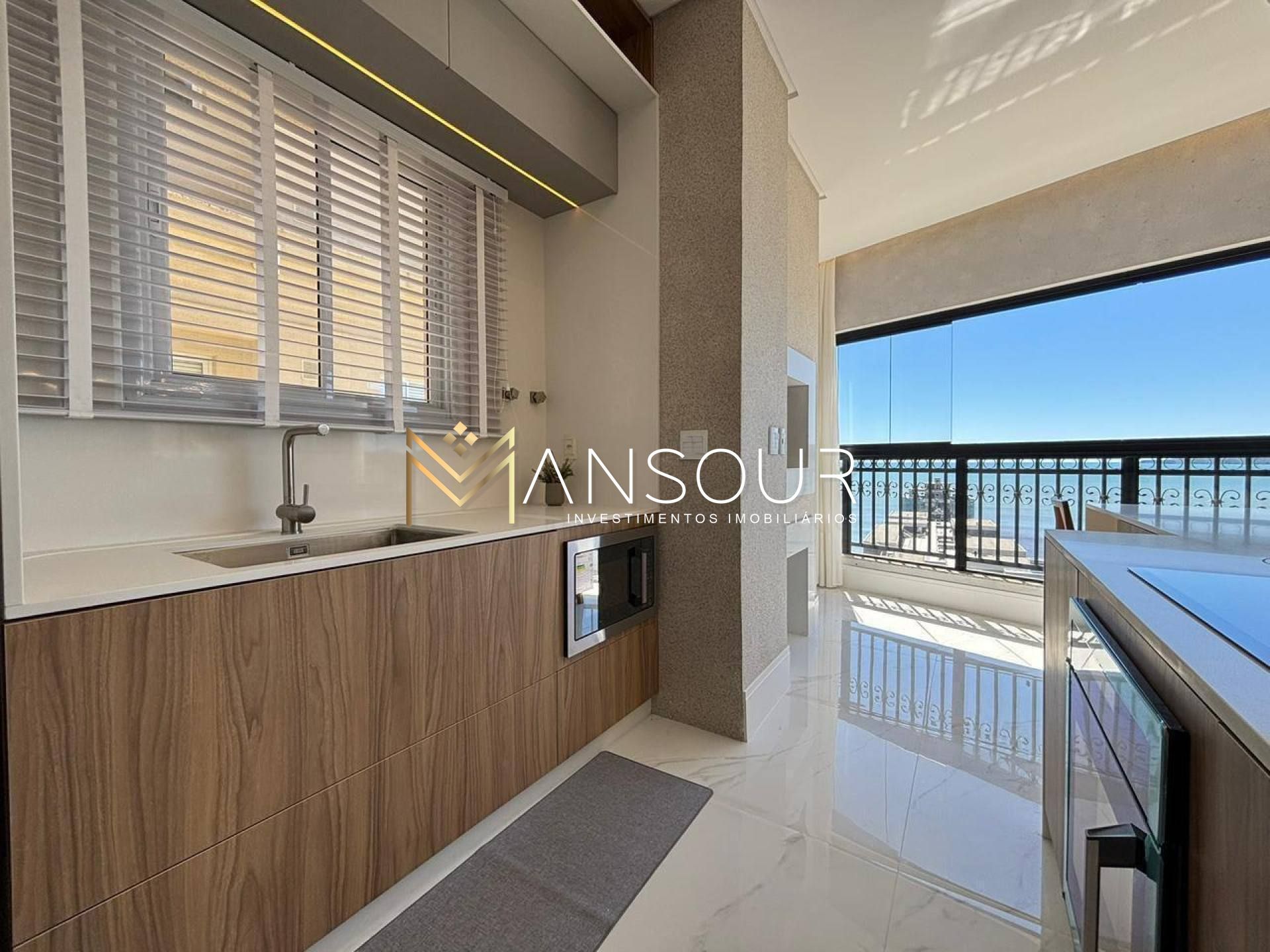 Apartamento Para Vender com 03 quartos 03 suítes no bairro Meia Praia em Itapema