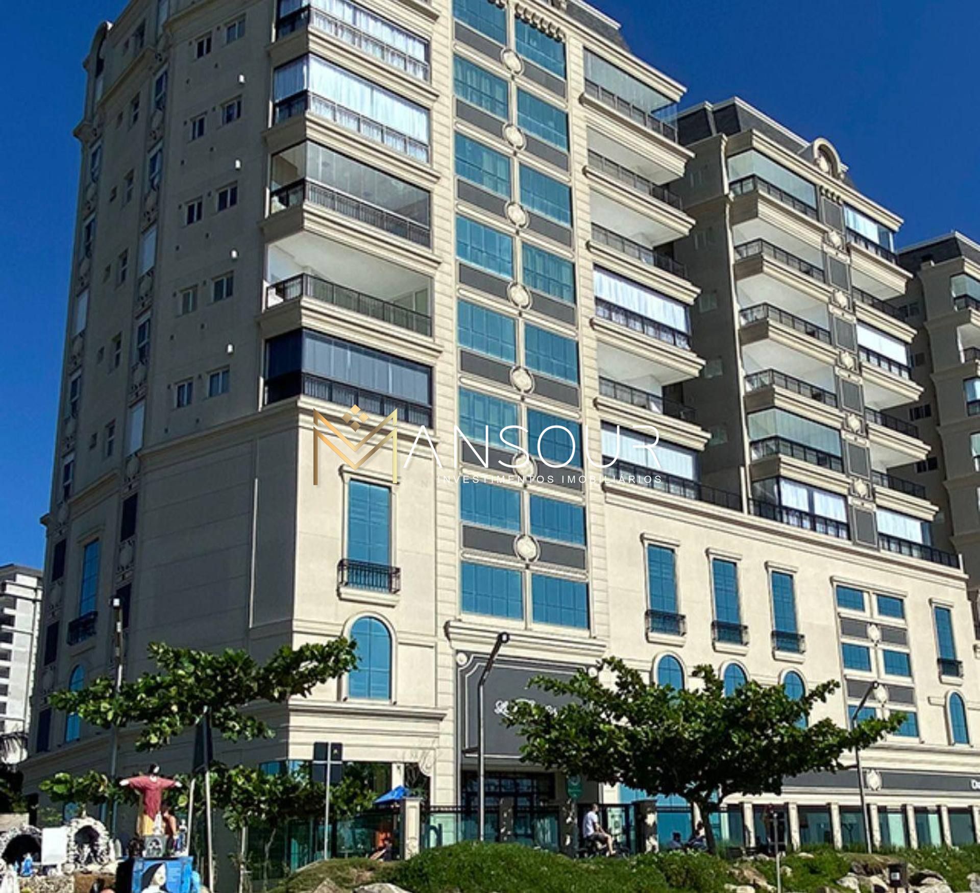 Apartamento Para Vender com 03 quartos 03 suítes no bairro Meia Praia em Itapema