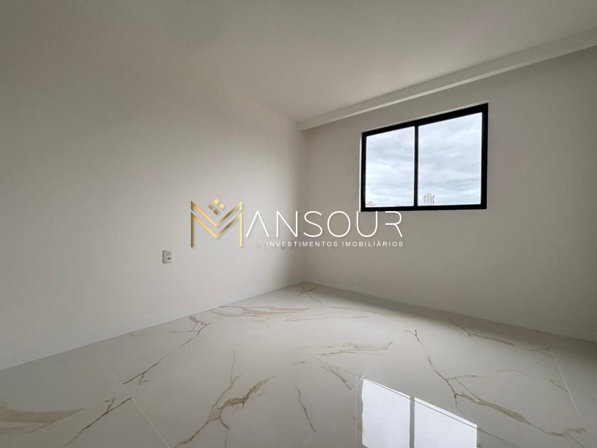 Apartamento Para Vender no bairro Meia Praia em Itapema