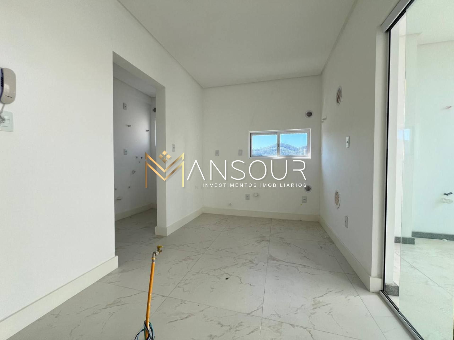 Apartamento Para Vender com 03 quartos 03 suítes no bairro Centro em Itapema