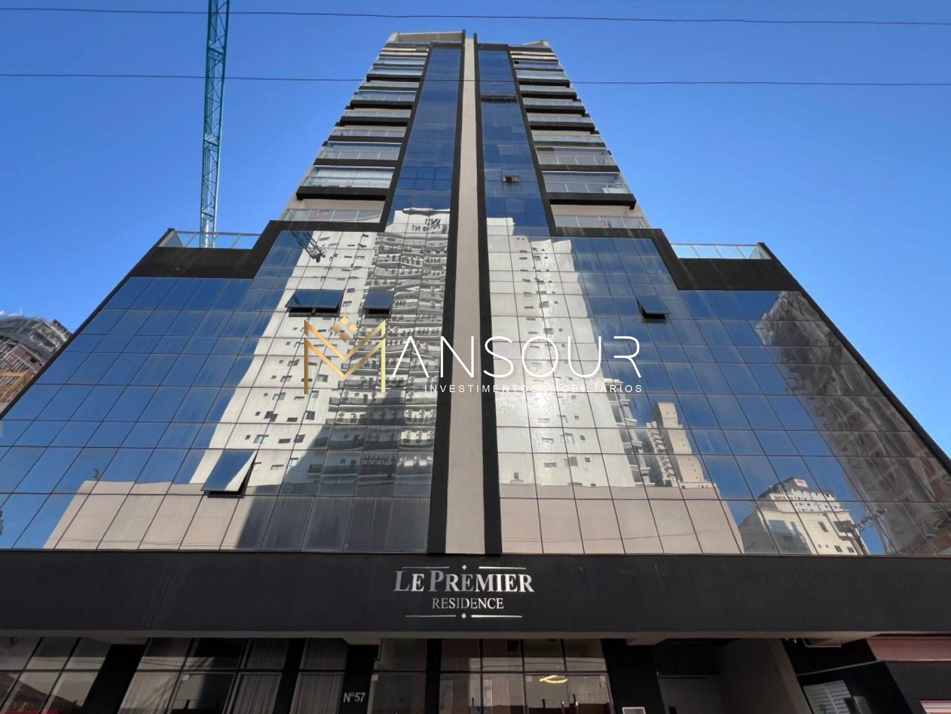 Apartamento Para Vender com 03 quartos 03 suítes no bairro Centro em Itapema