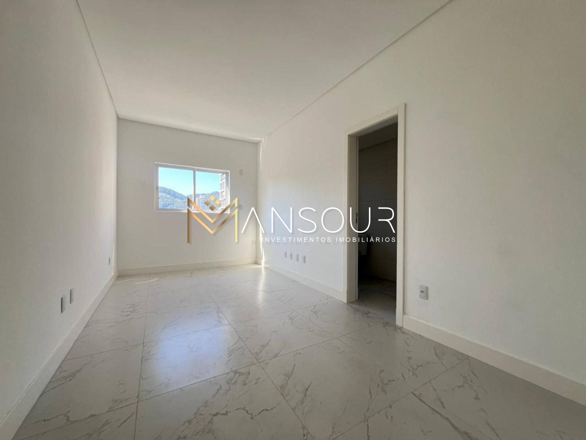 Apartamento Para Vender com 03 quartos 03 suítes no bairro Centro em Itapema