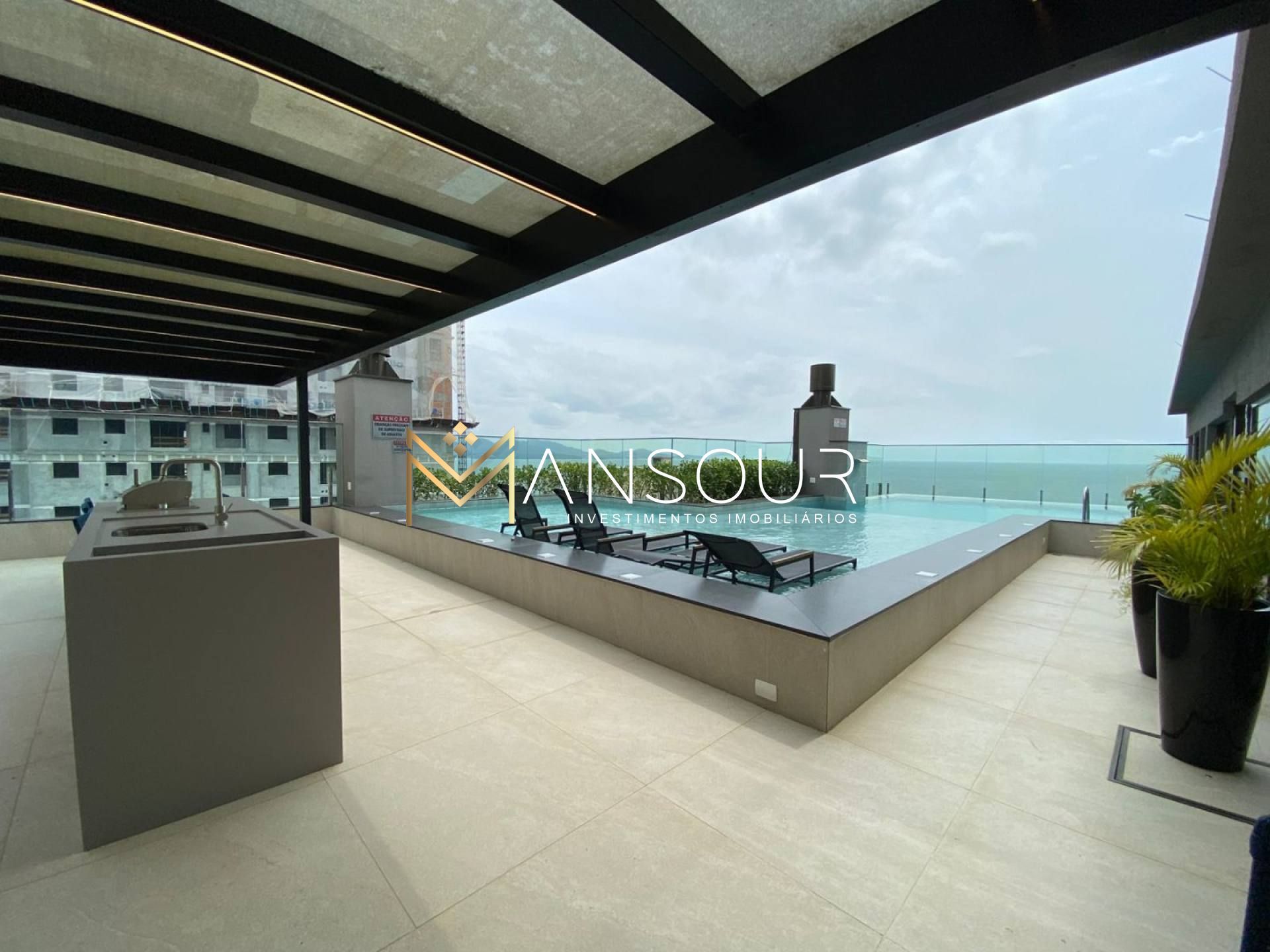 Apartamento Para Vender com 03 quartos 03 suítes no bairro Pereque em Porto Belo