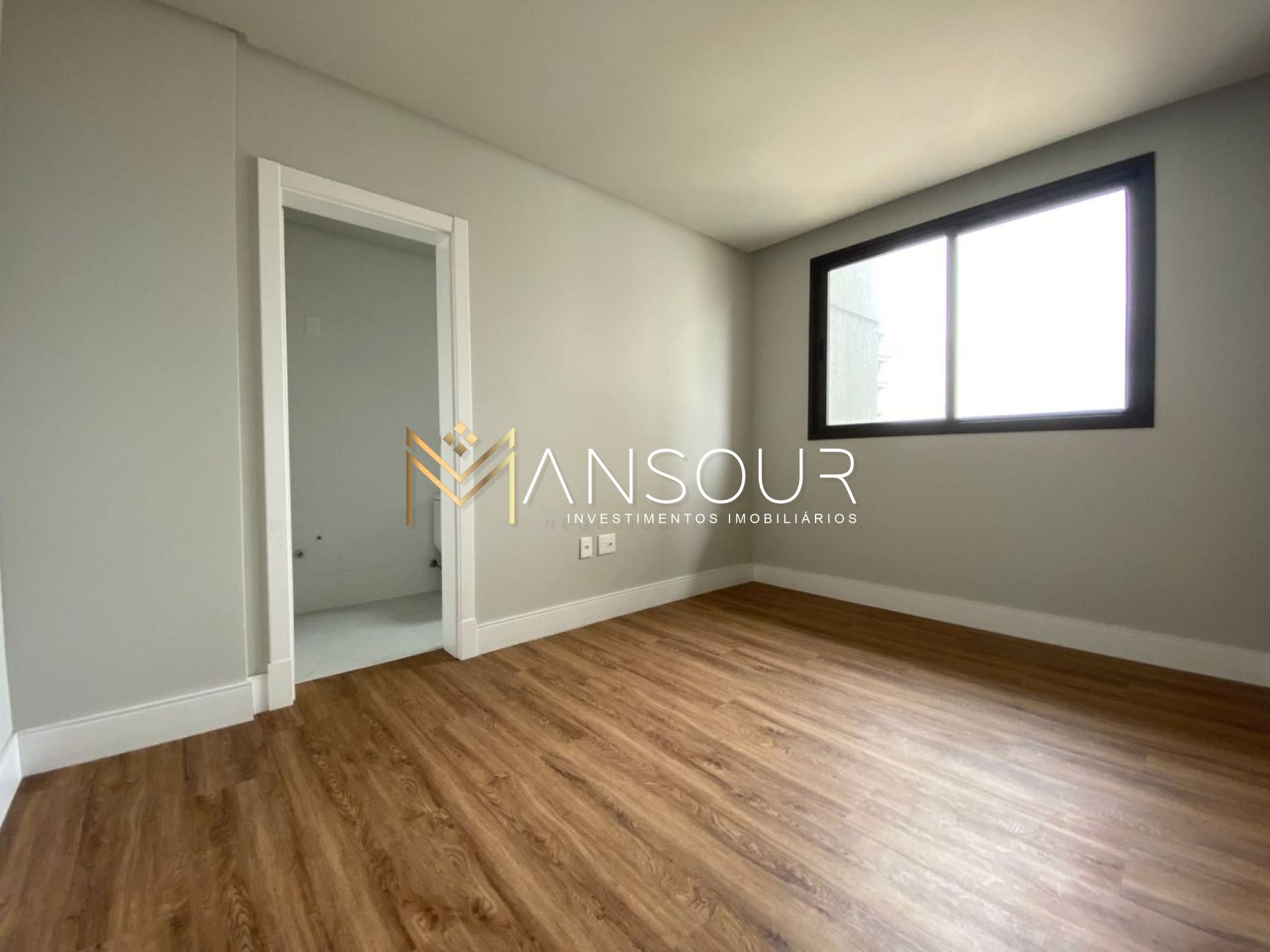 Apartamento Para Vender com 03 quartos 03 suítes no bairro Pereque em Porto Belo