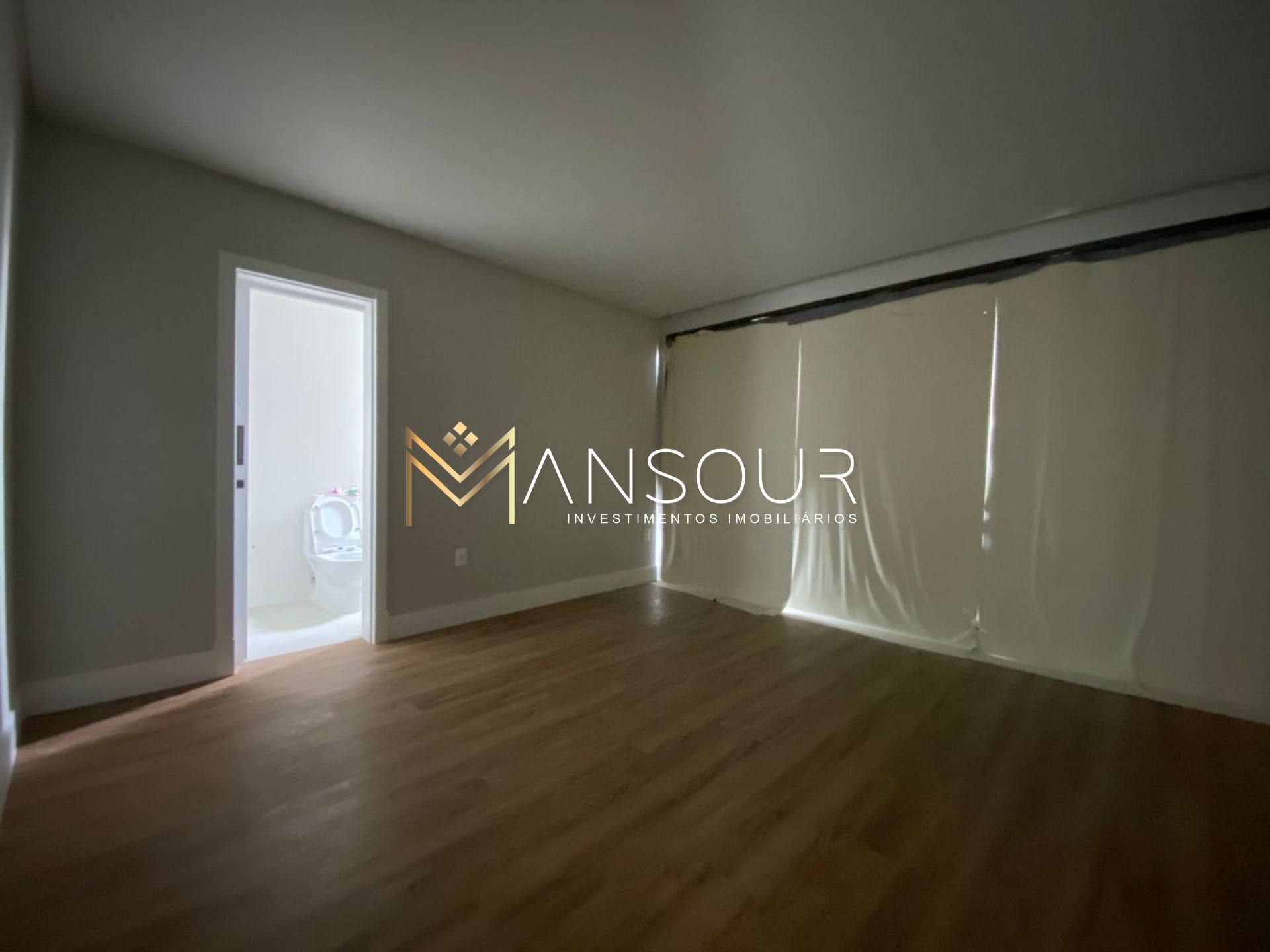 Apartamento Para Vender com 03 quartos 03 suítes no bairro Pereque em Porto Belo