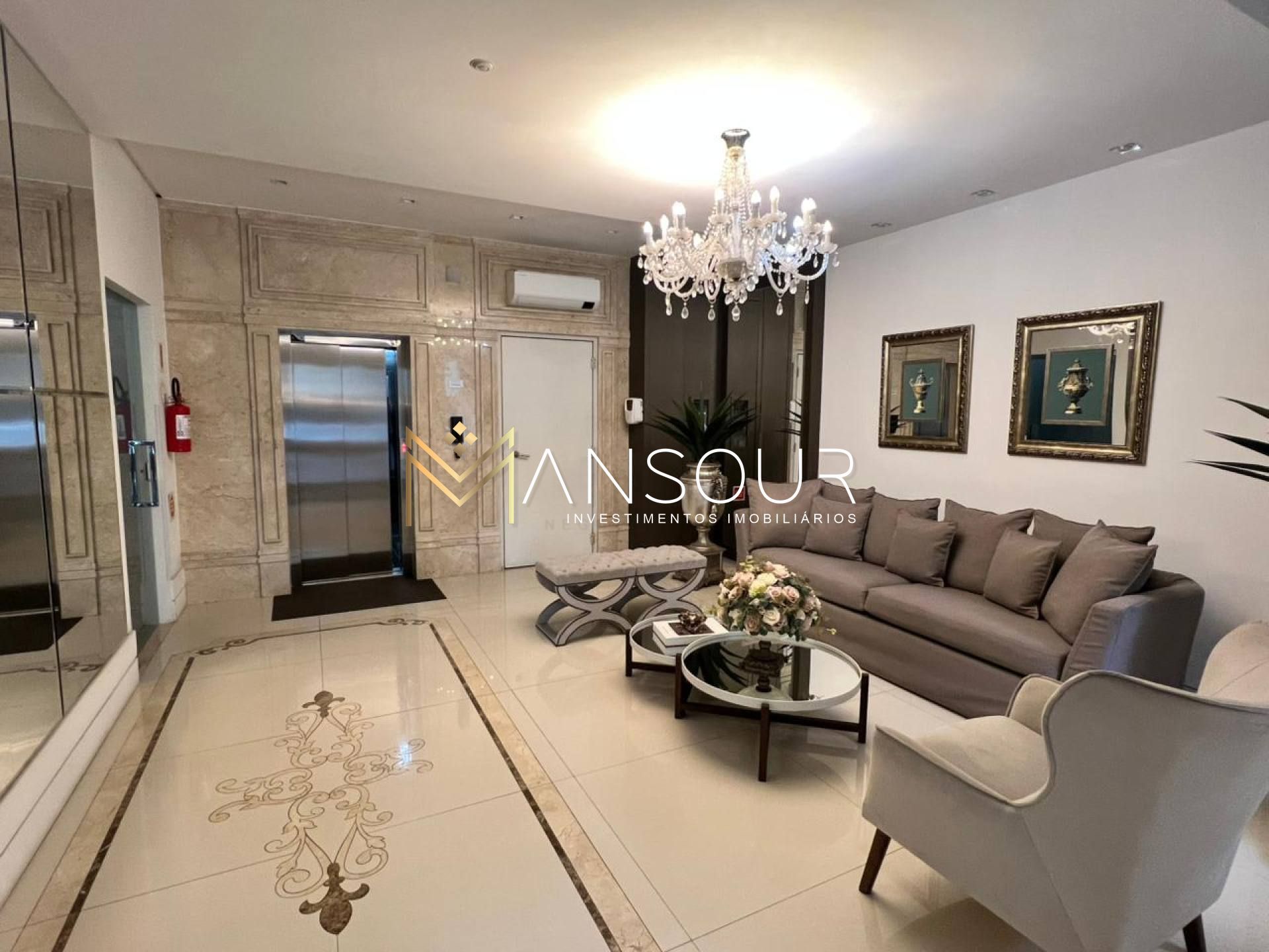 Apartamento Para Vender com 03 suítes no bairro Meia Praia em Itapema