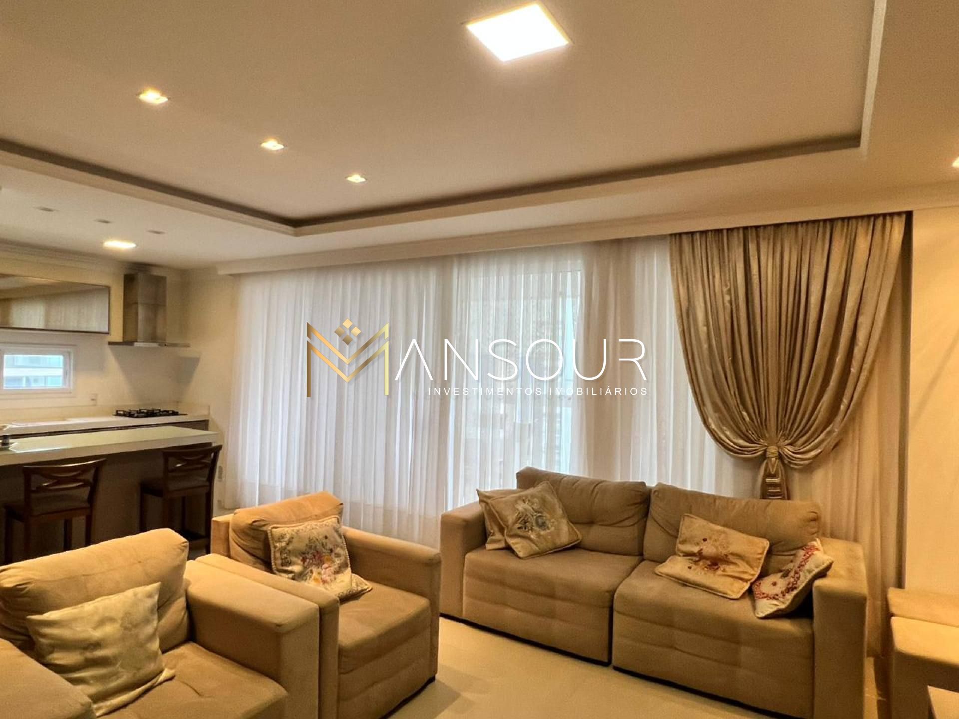 Apartamento Para Vender com 03 suítes no bairro Meia Praia em Itapema