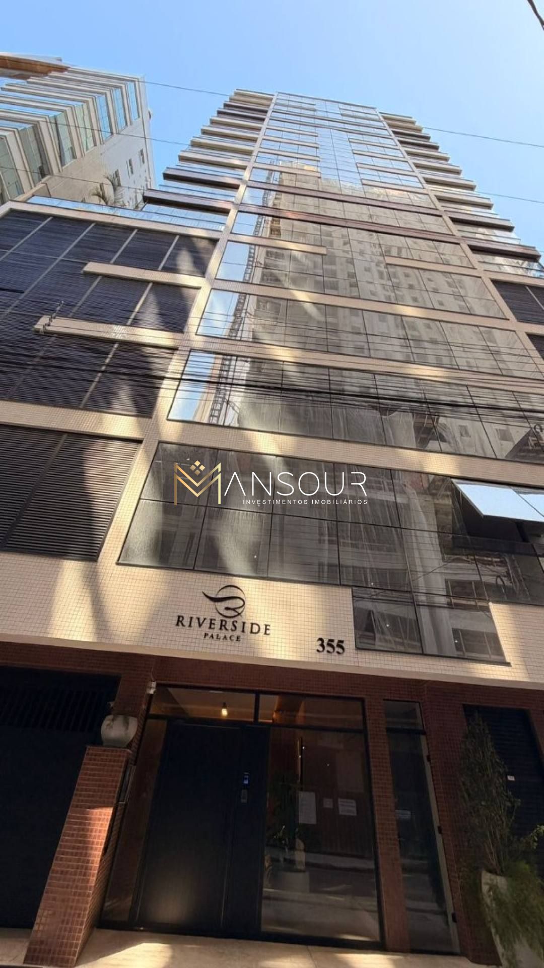 Apartamento Para Vender com 03 quartos 03 suítes no bairro Meia Praia em Itapema