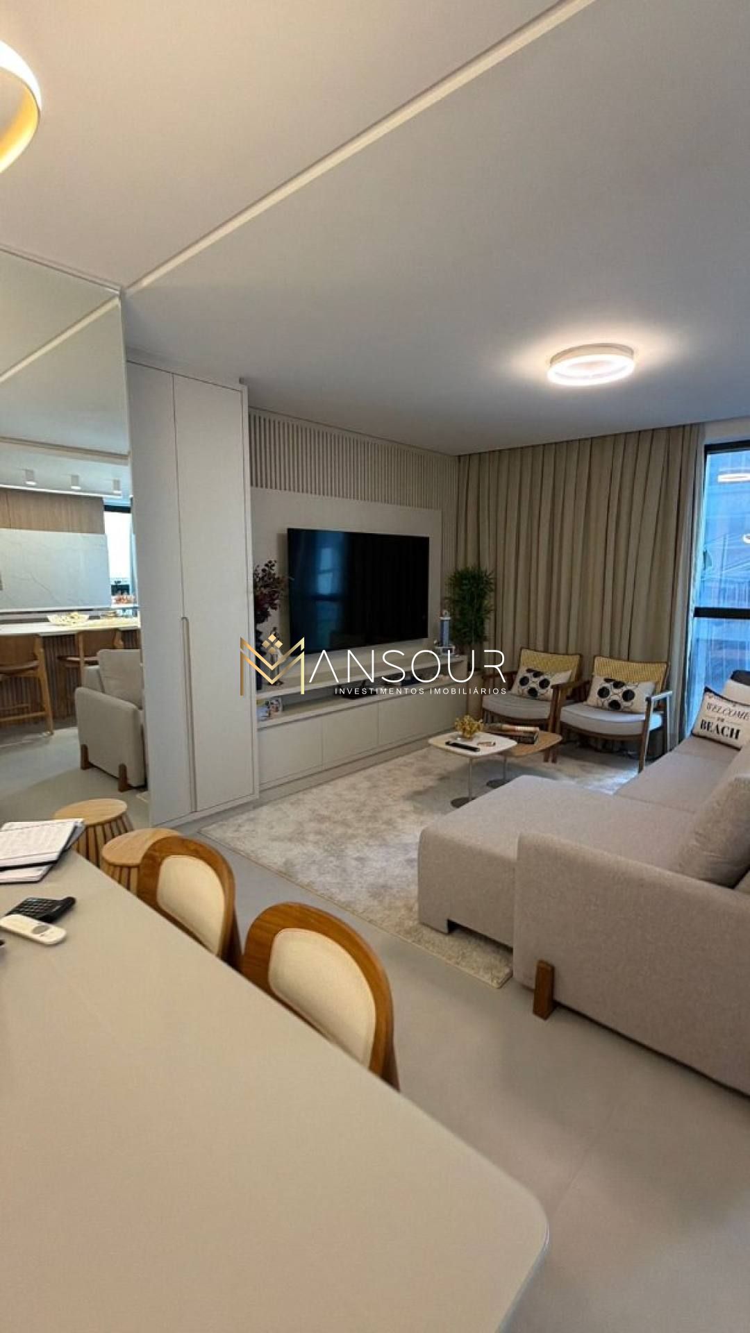 Apartamento Para Vender com 03 quartos 03 suítes no bairro Meia Praia em Itapema